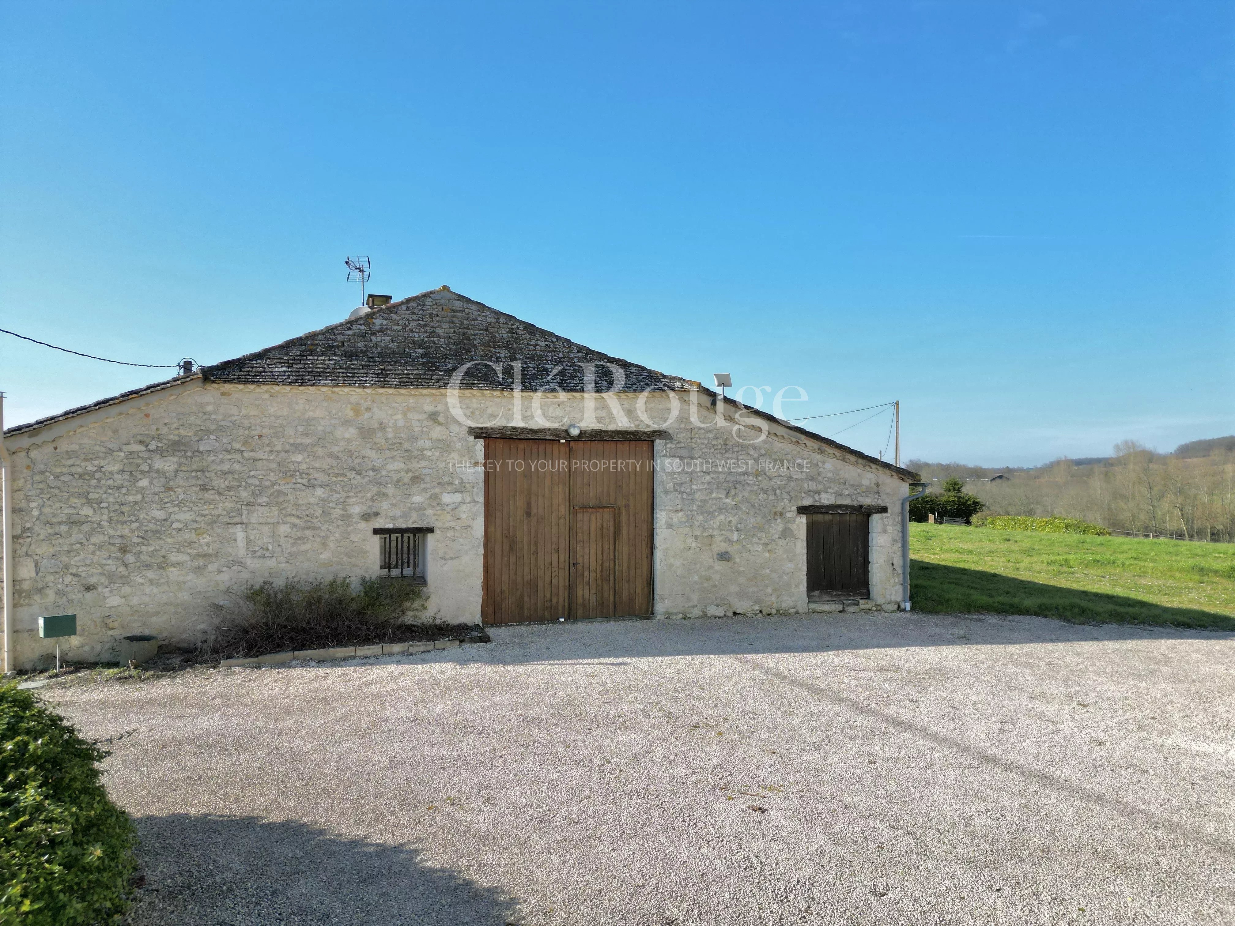 Elégante propriété en pierre avec 2 gîtes, piscine et grange située dans le triangle d'or entre Duras et Eymet
