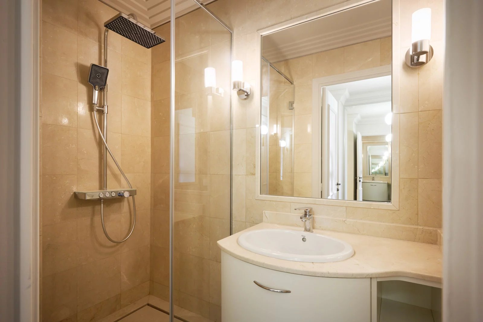  Image of Apartment - 2 Bedrooms - 1 Bathrooms for Sale in Alpes-Maritimes-Cannes-France, Image 14