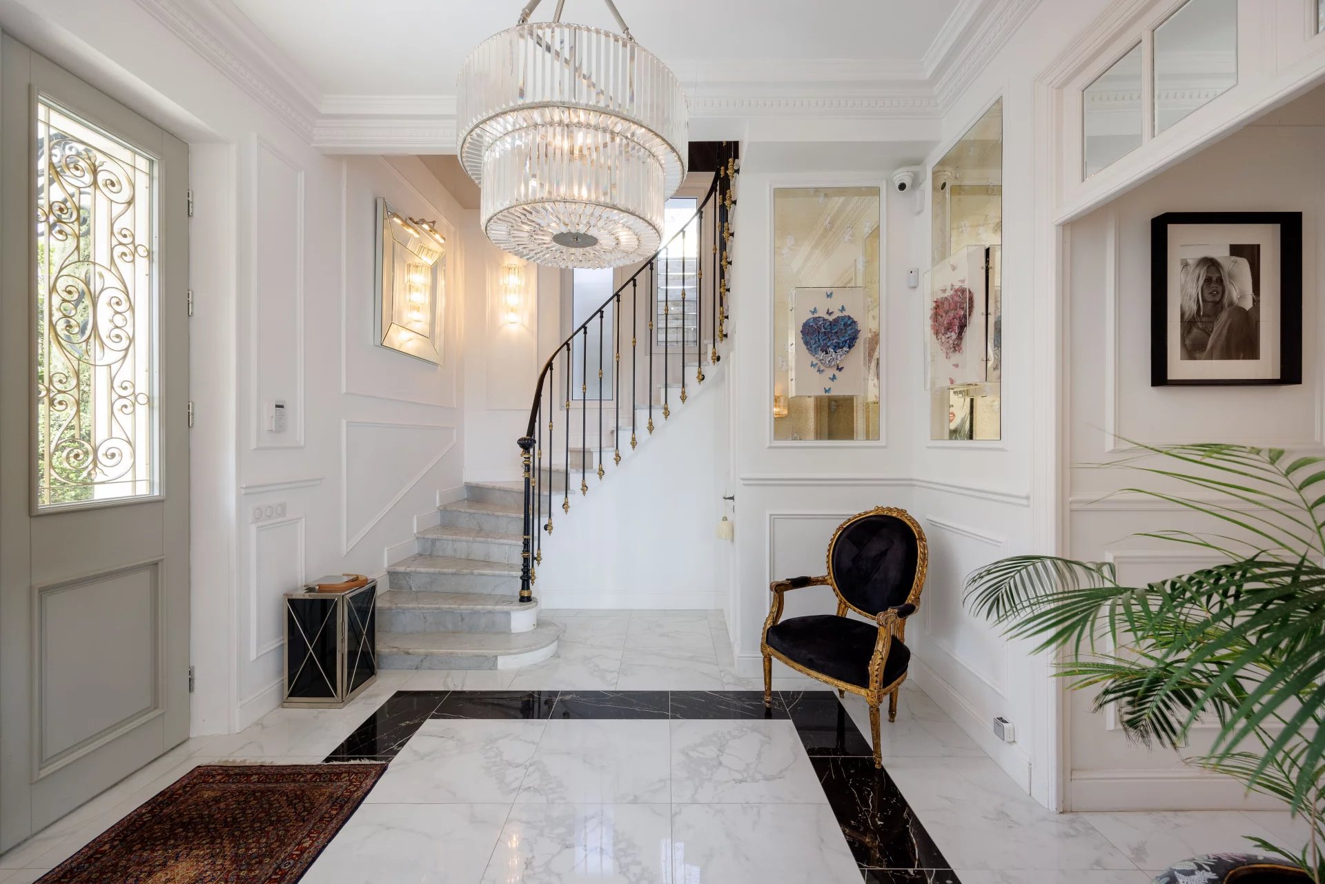 Tastefully renovated villa with guest house and open views