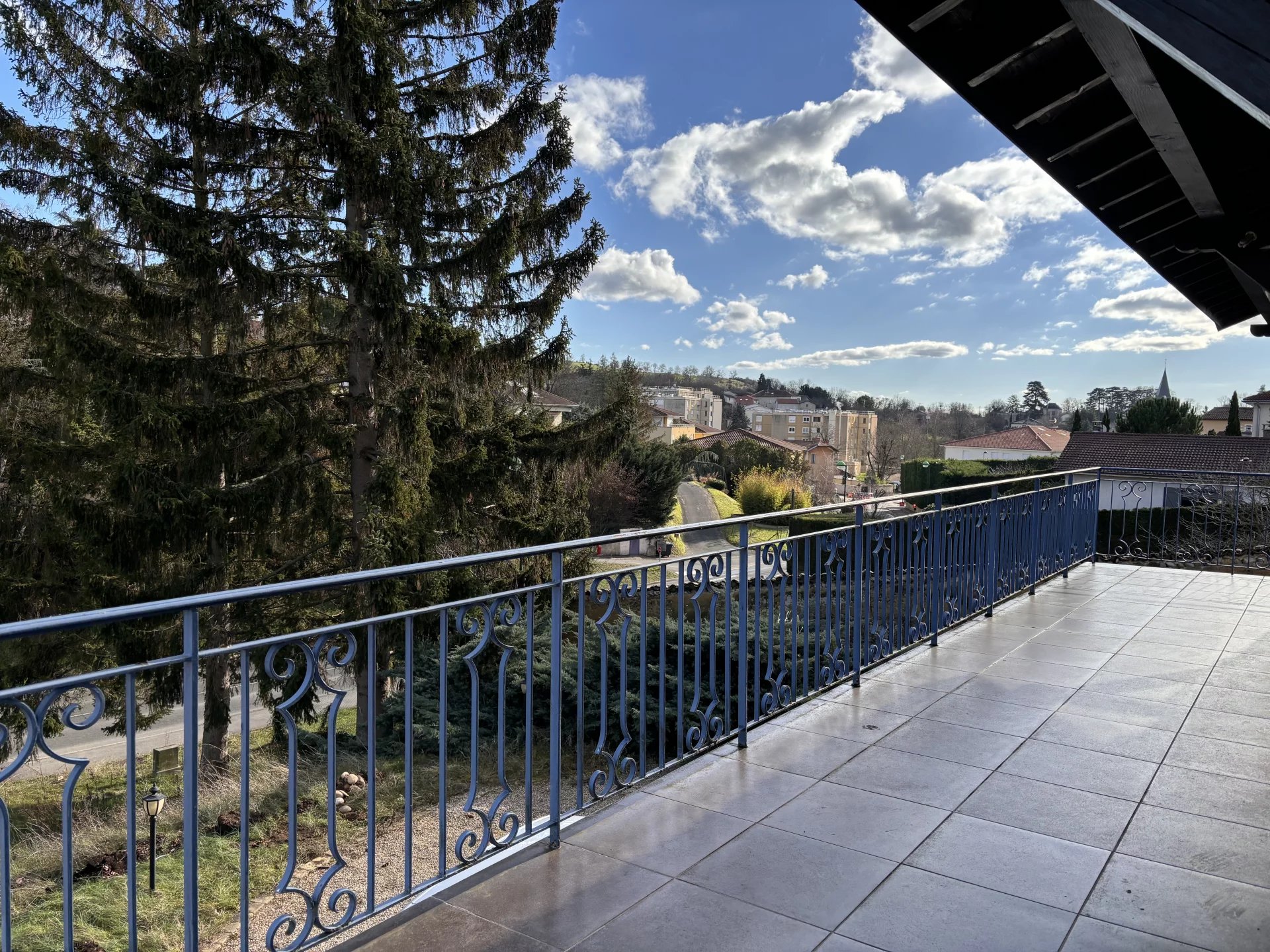 Appartement à rafraichir de 90 m² avec 30 m² terrasse