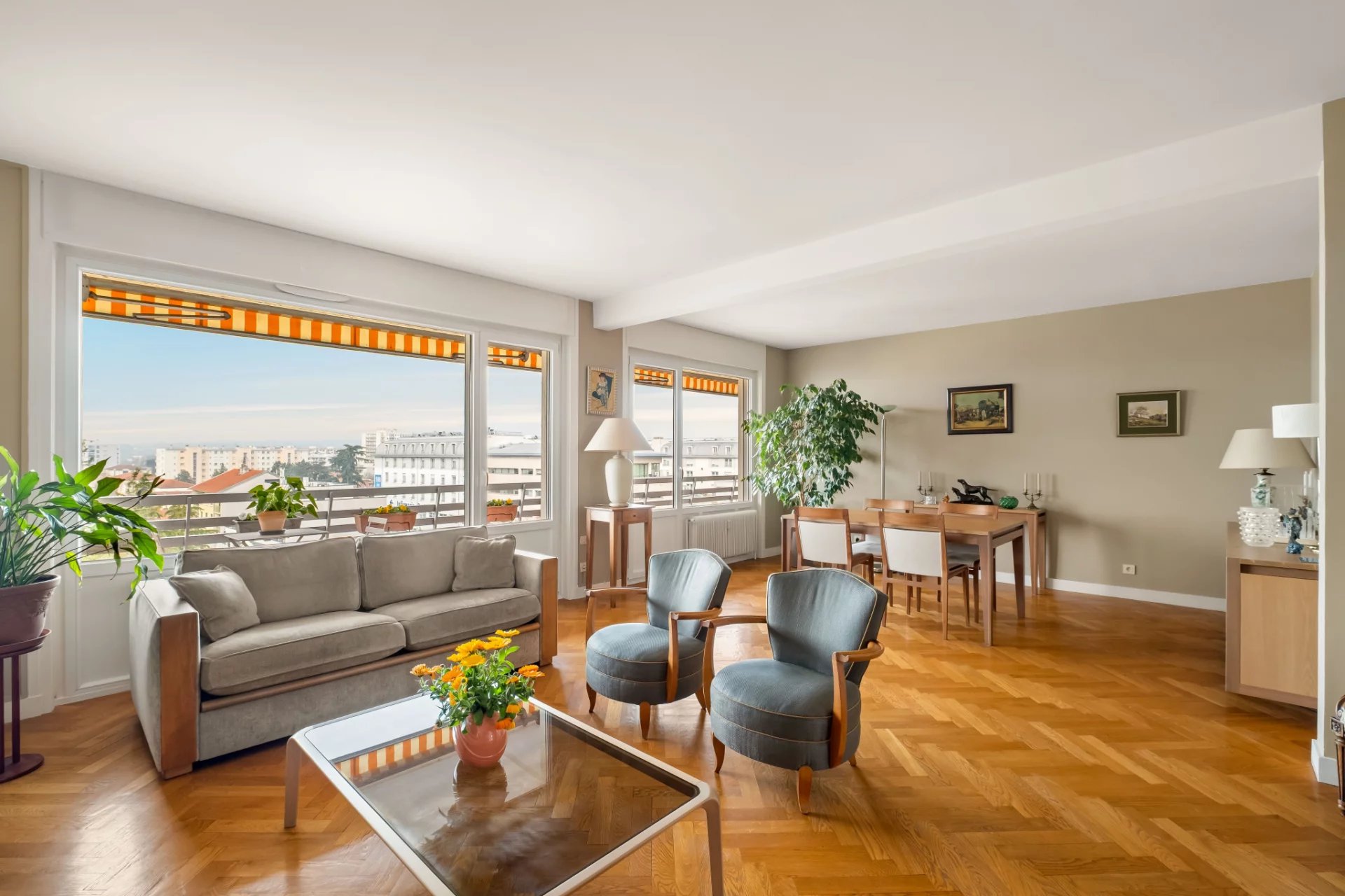 Dernier étage 120 m2 à Caluire, balcon sur toutes les pièces