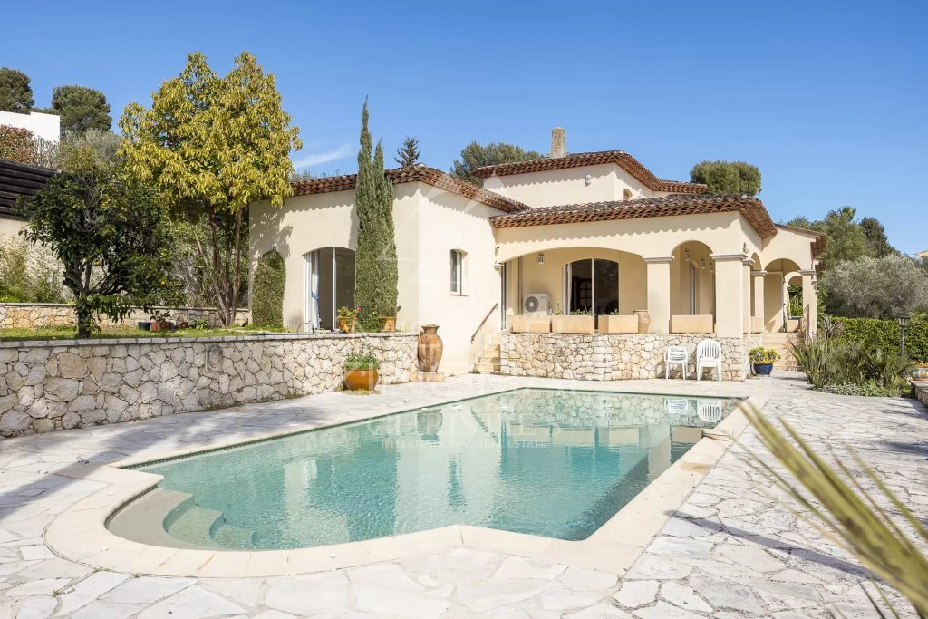 Villa for sale in Antibes — Antibes - Villa - Gated estate