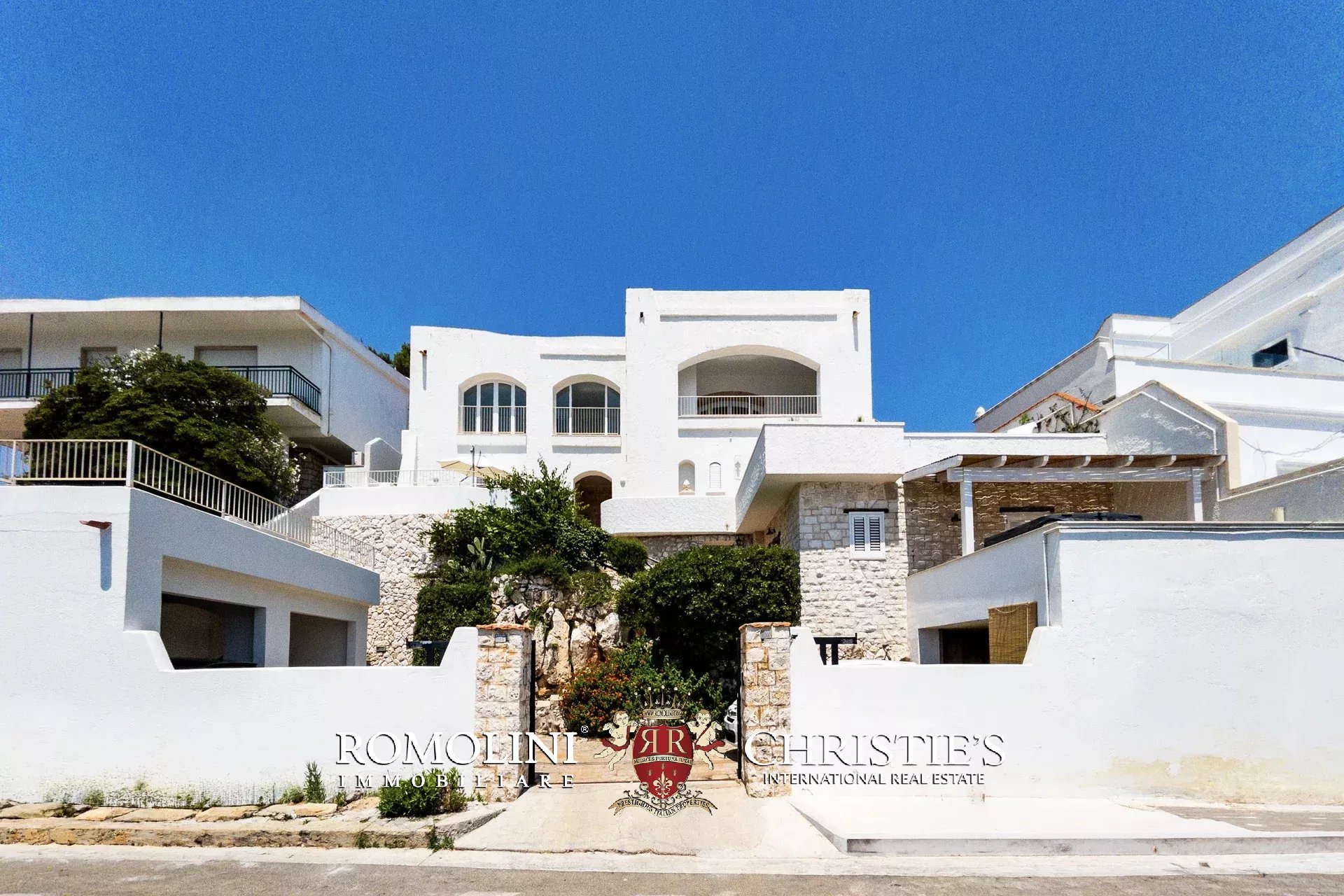 7 Bedroom Villa/Townhouse's Image 3