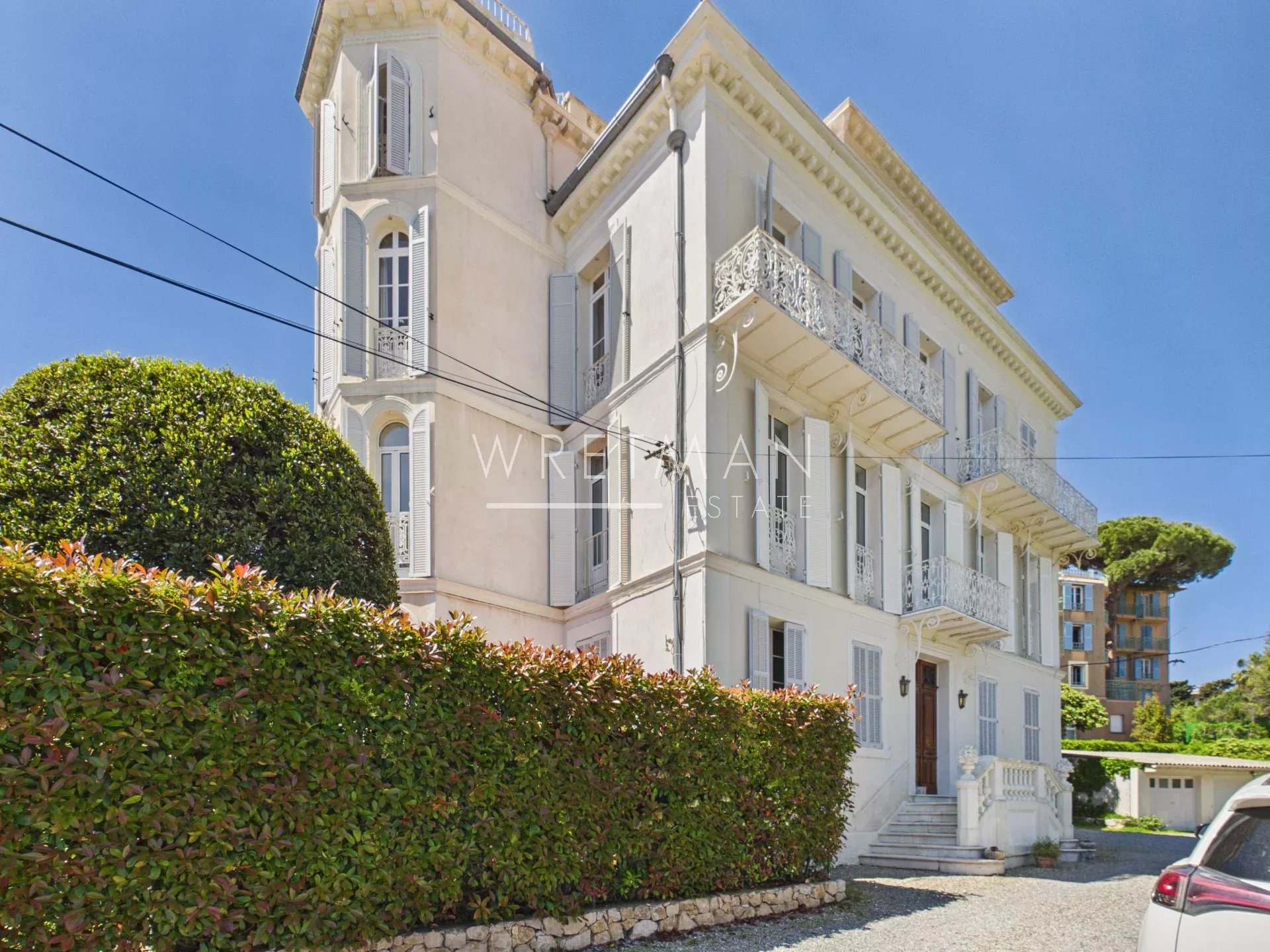 Appartement 5 pièces avec vue mer et bien situé - Antibes