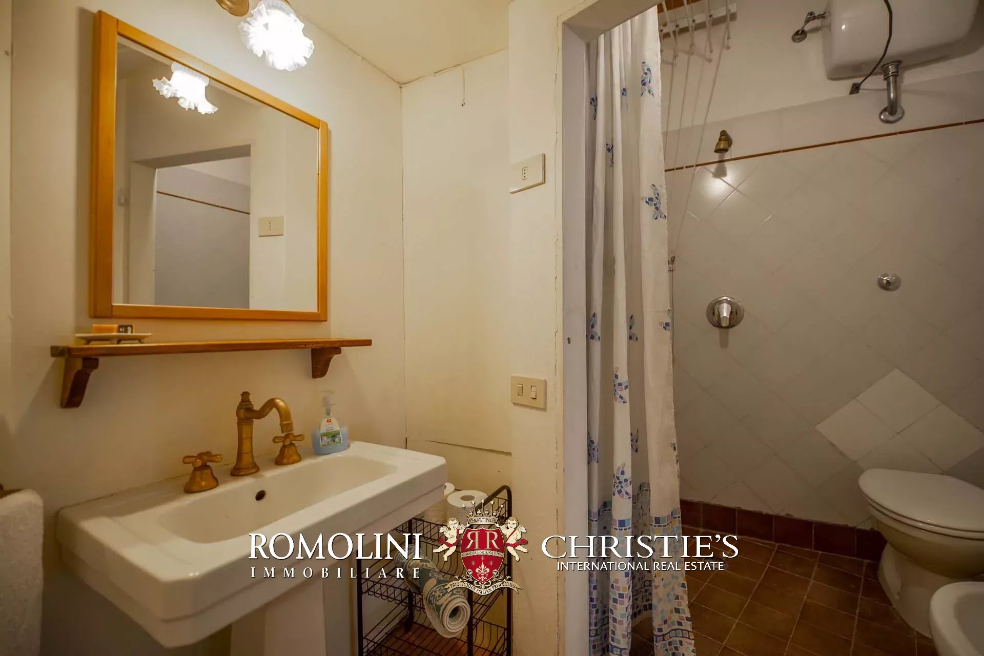 11 Bedroom Villa/Townhouse's Image 37