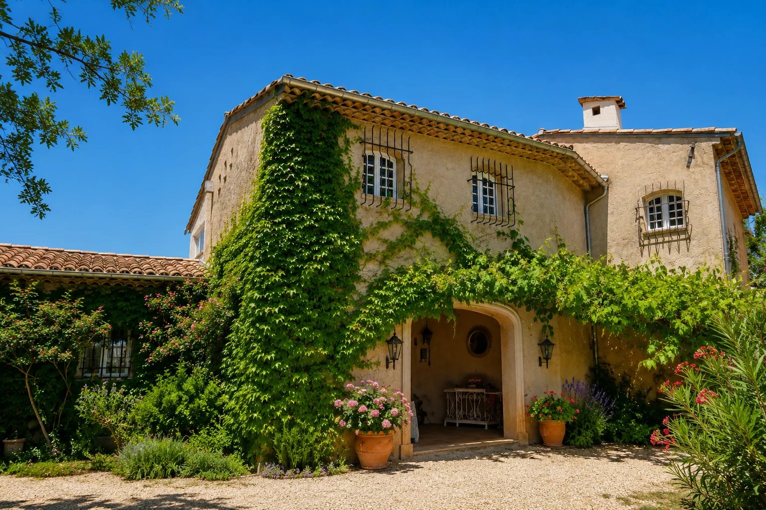  Image of Villa - 5 Bedrooms for Sale in Alpes-Maritimes-Tourrettes-sur-Loup-France, Image 10