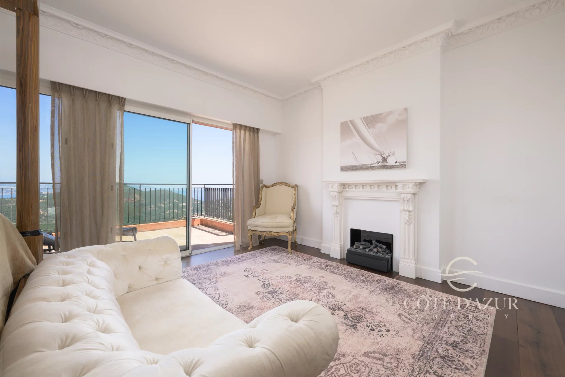 Exceptional property with panoramic sea views 17