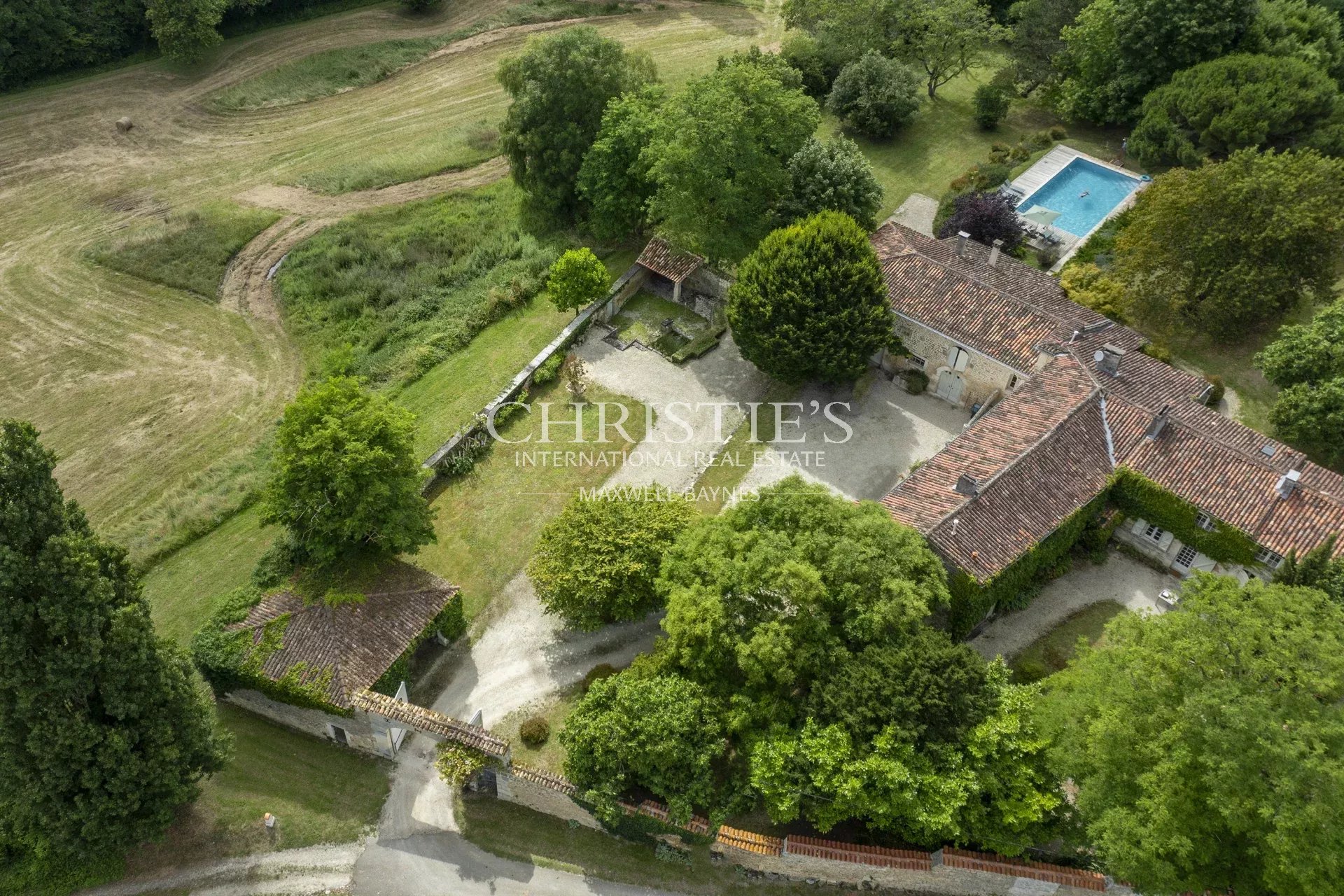 6 Bedroom Villa/Townhouse's Image 30