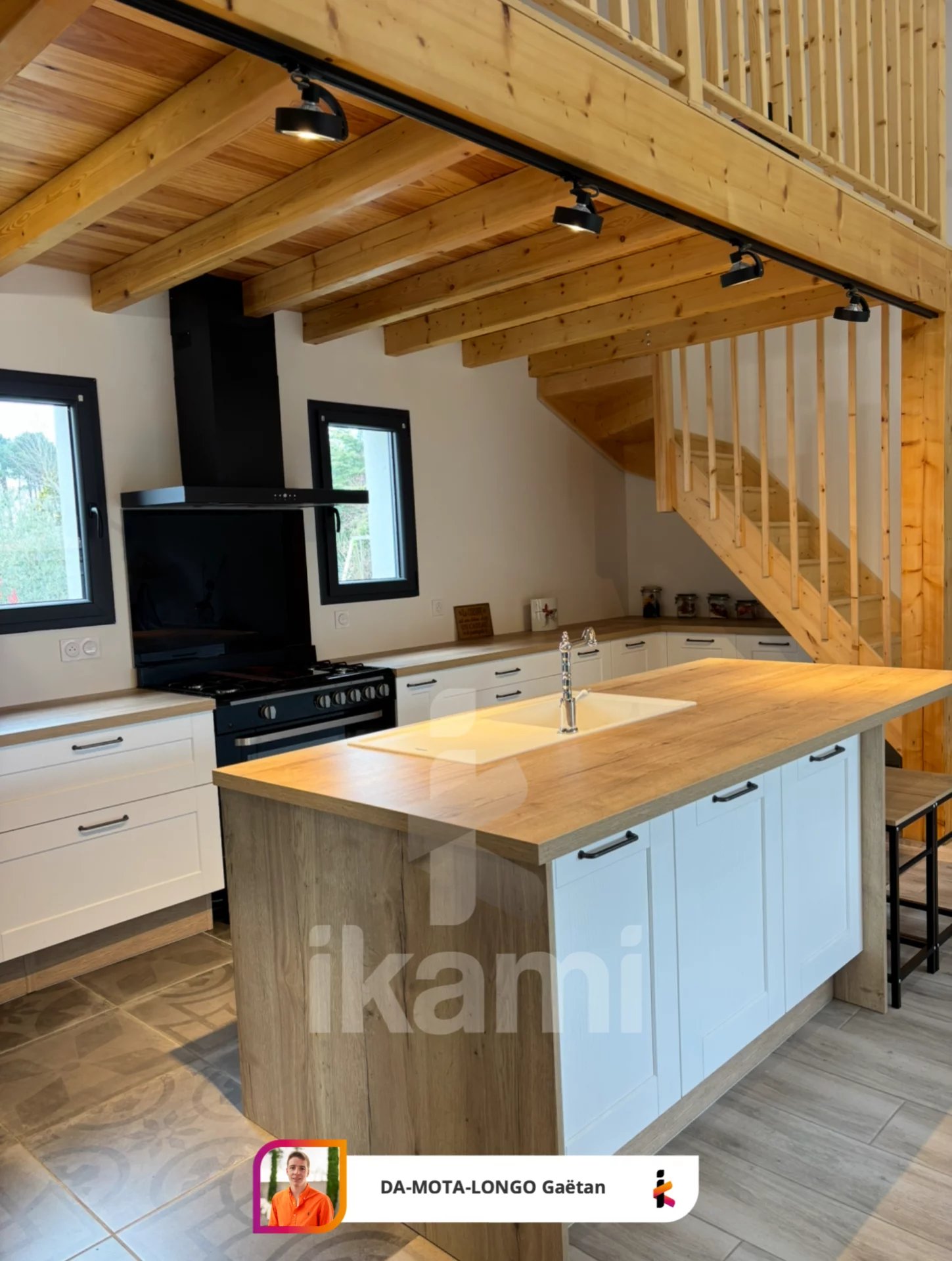 Maison contemporaine de  105 m2 au coeur du village de Lugos