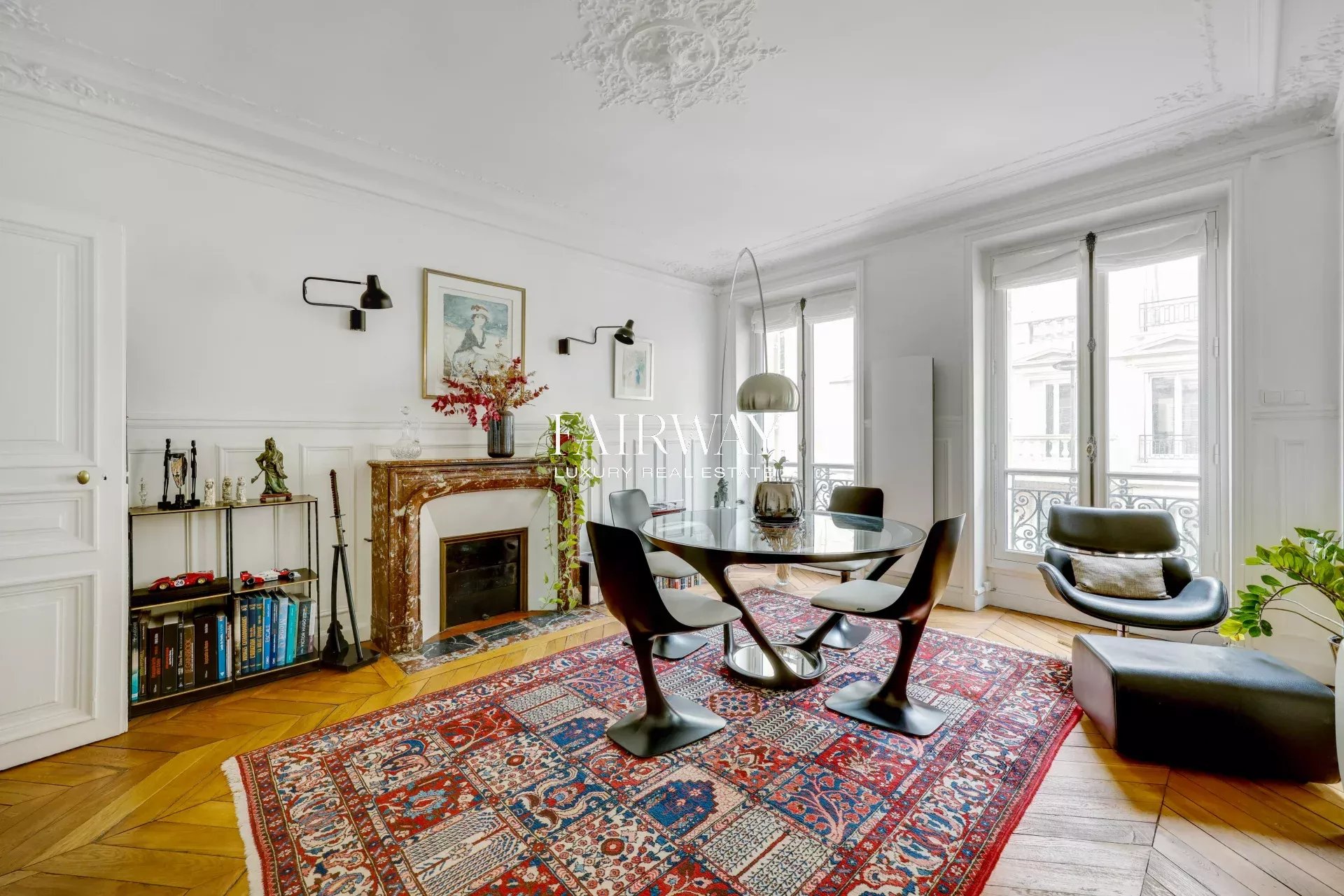 Paris 8e – pied à terre lumineux 75 m², parquet et moulures
