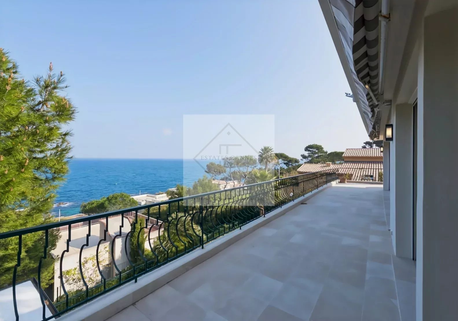 Élégante Villa Moderne  – Cap d’Antibes