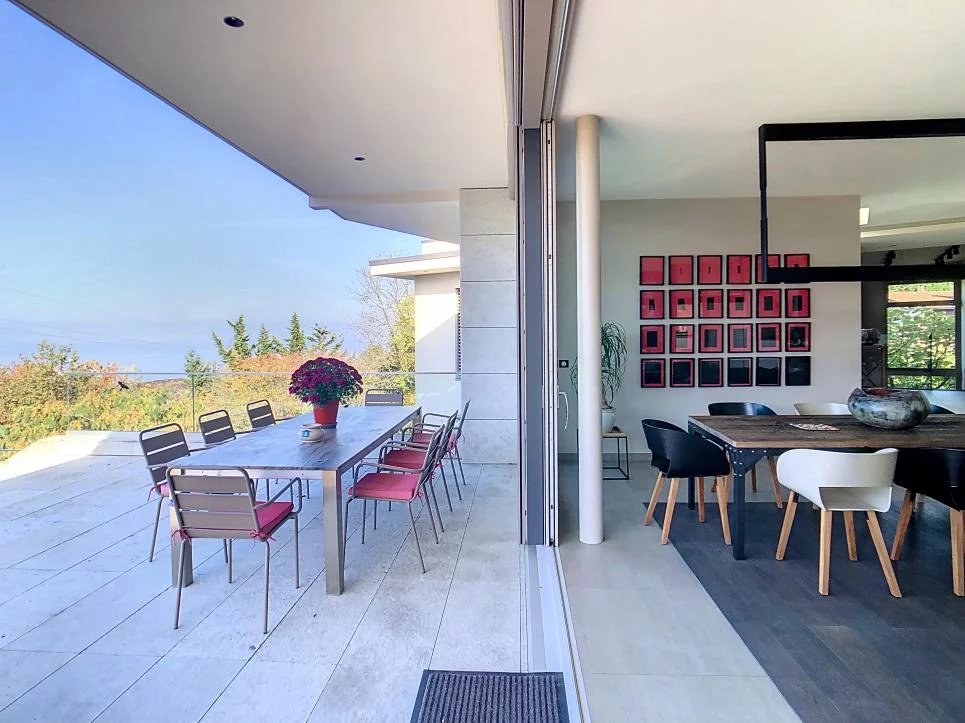 Villa d'architecte en bordure du Golf Resort.