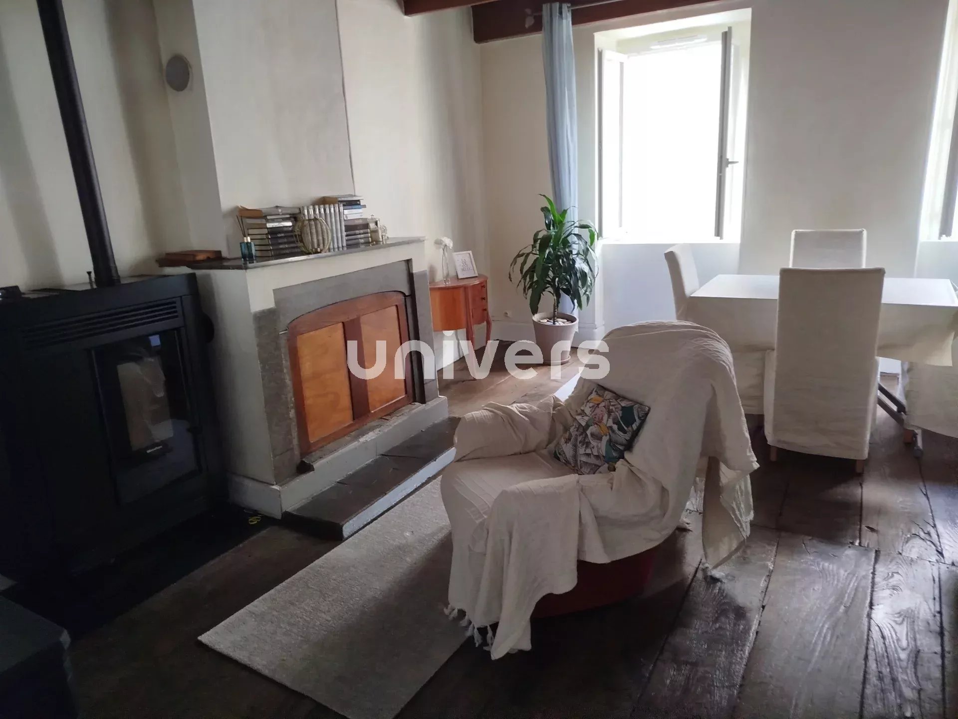 Maison de village pleine de charme à Boffres – 127 m²  – Cadre verdoyant