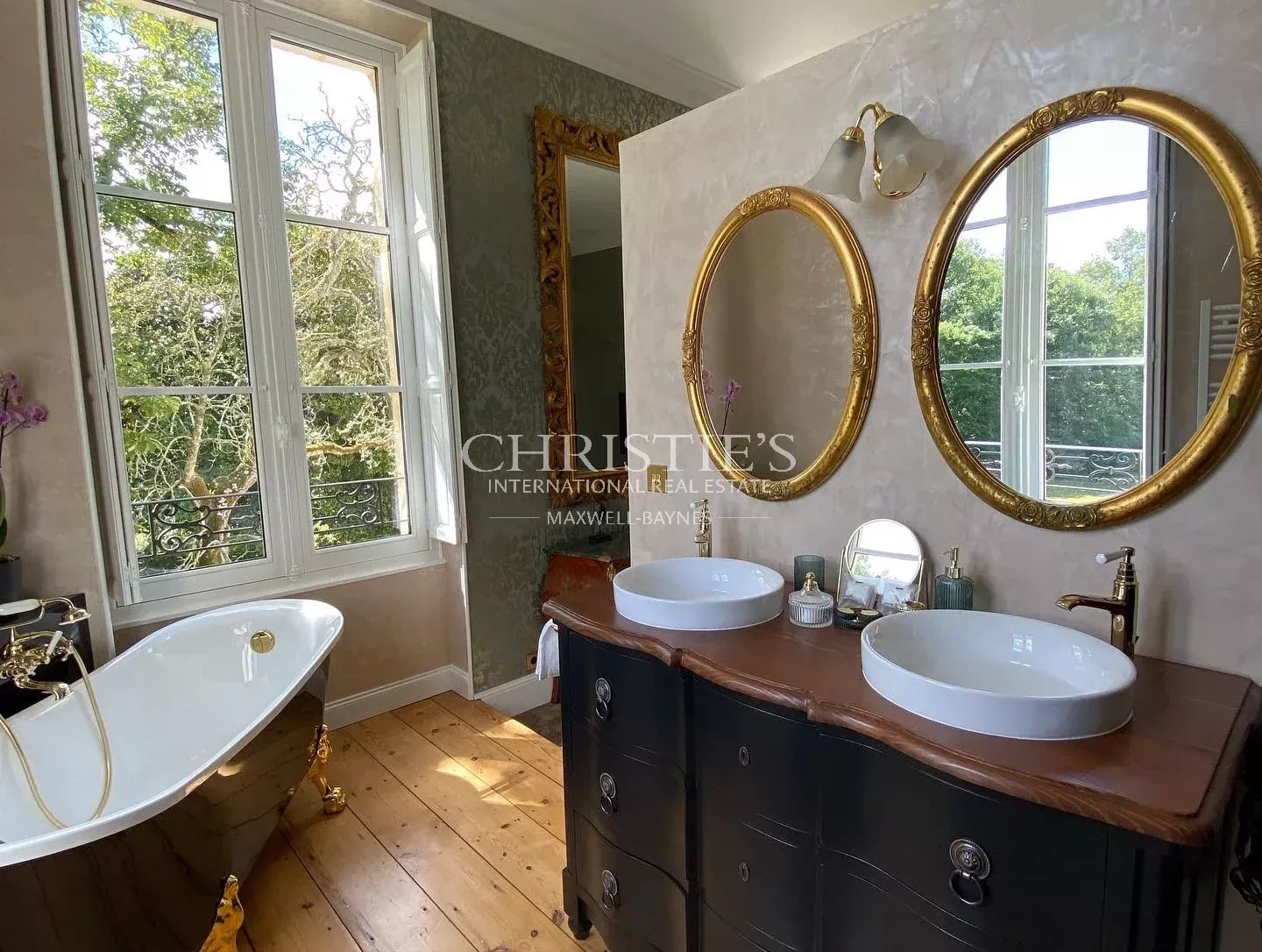 6 Bedroom Chateau's Image 8