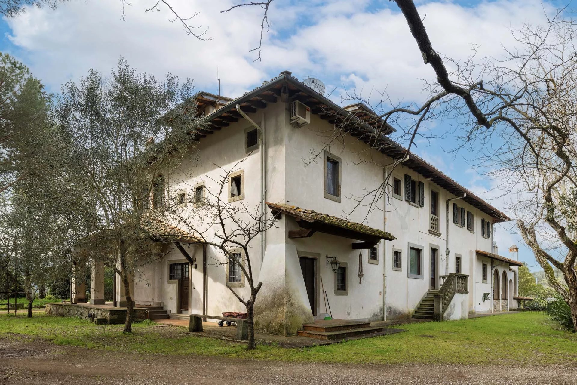VILLA STORICA DA RISTRUTTURARE IN VENDITA A FIRENZE, TOSCANA