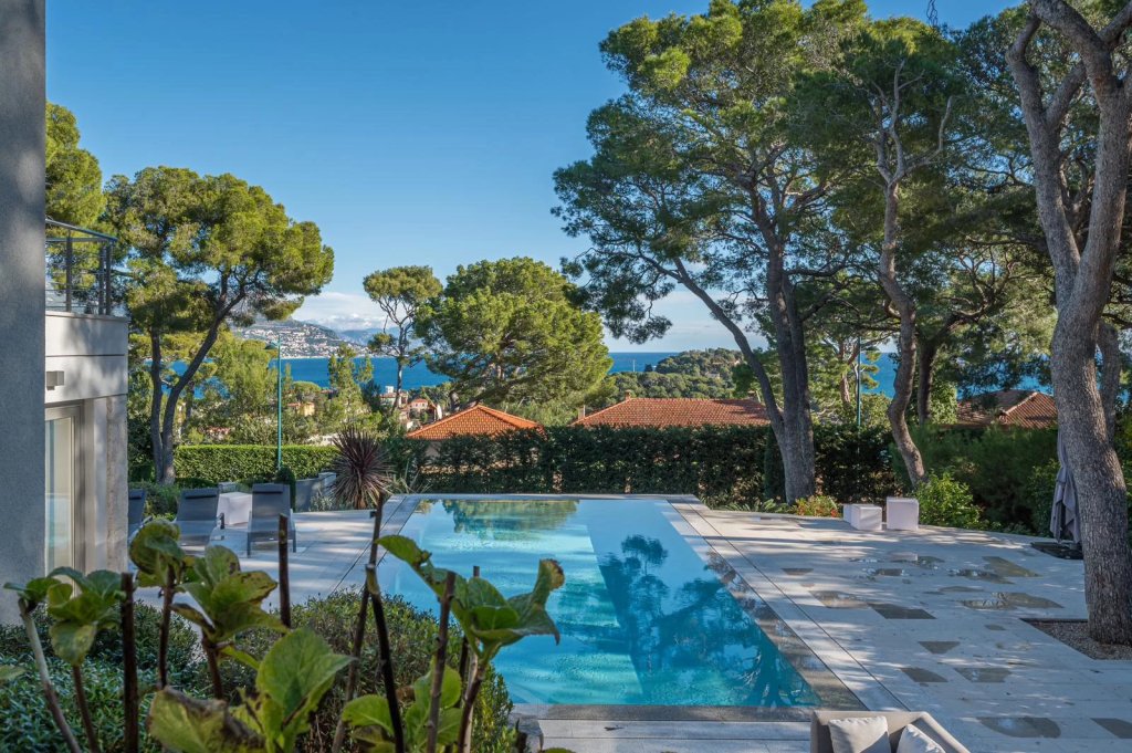 Villa for sale in Saint Jean Cap Ferrat — Elegant villa with panoramic sea-views in Saint-Jean-Cap-Ferrat