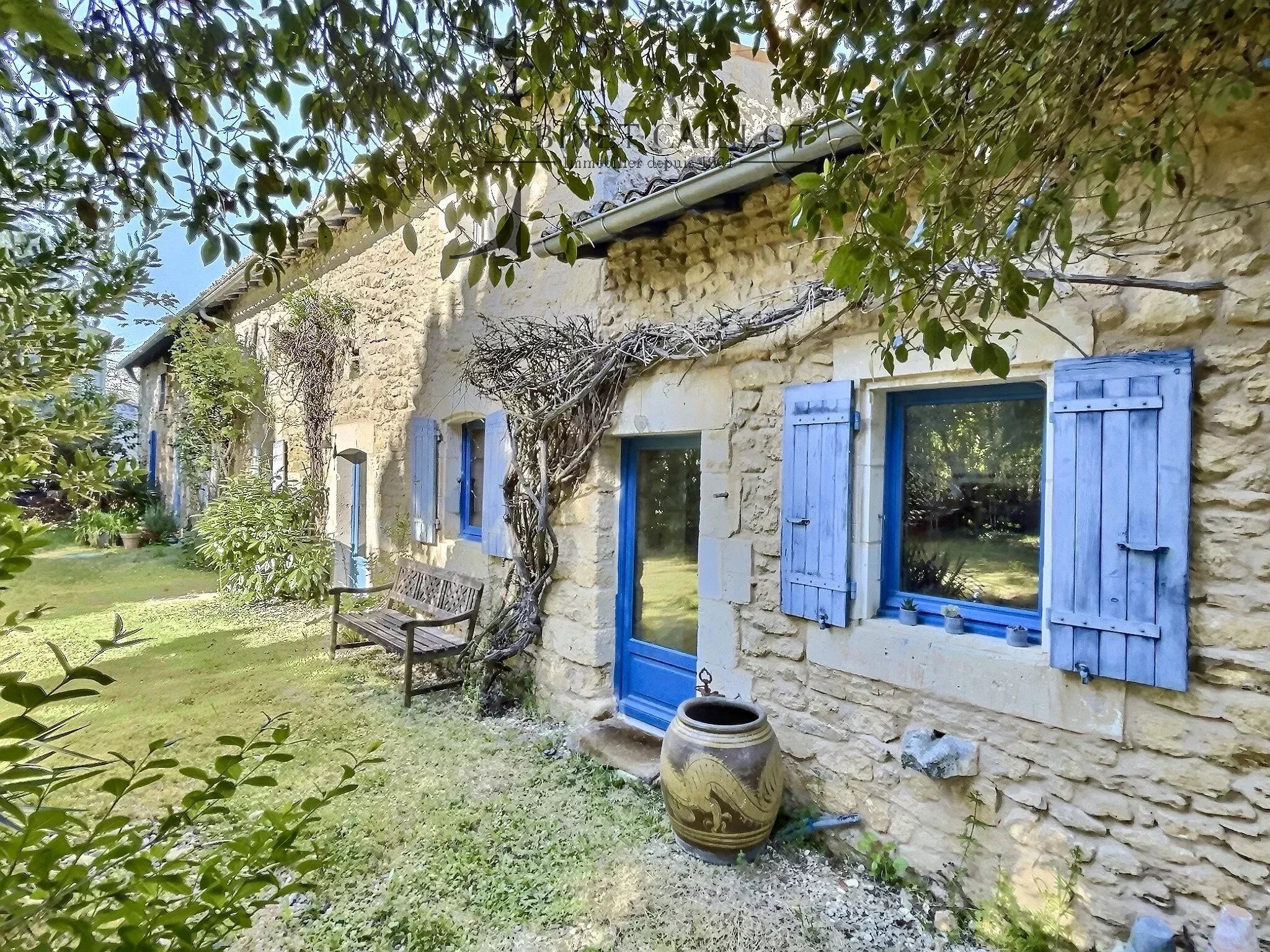 AUTHENTIQUE FERMETTE  CHARENTAISE - 25 min des plages (réf.51427)