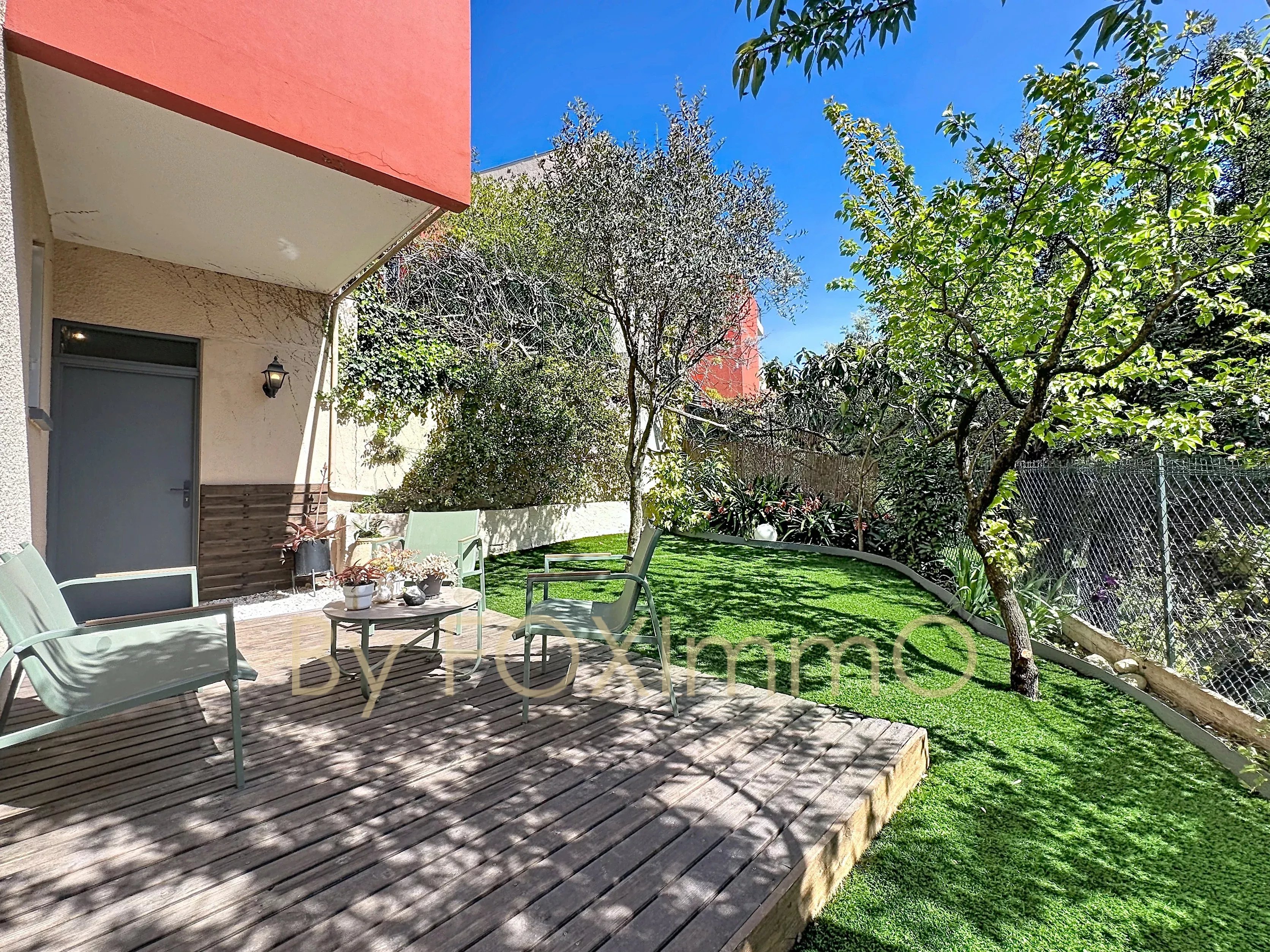 نادر نيس غرب – شقة من غرفتين في الطابق الأرضي مع حديقة، 60 متر مربع خارجي، جراج، ترام على بعد مسافة مشي