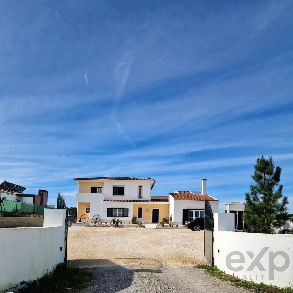 Charming Estate with 10,880m² just 5 minutes from Bombarral