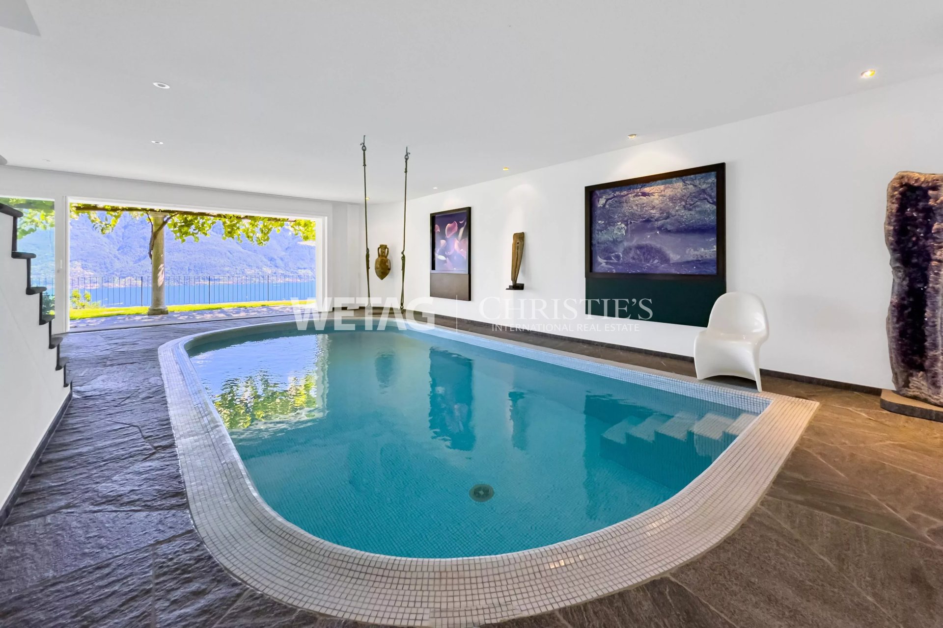5 Bedroom Villa/Townhouse's Image 3
