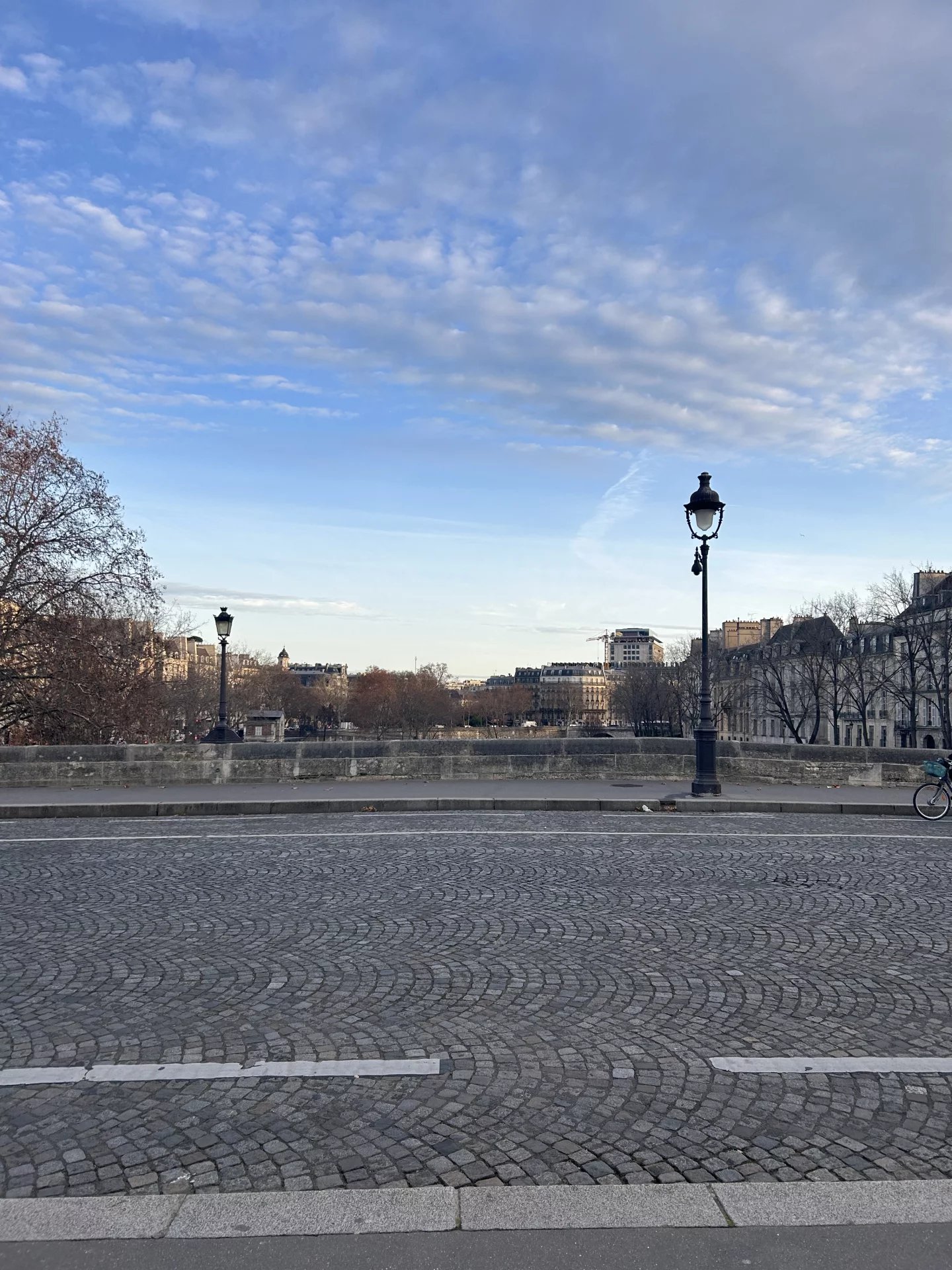 STUDIO-ILE SAINT LOUIS-PARIS 4 - Image 1