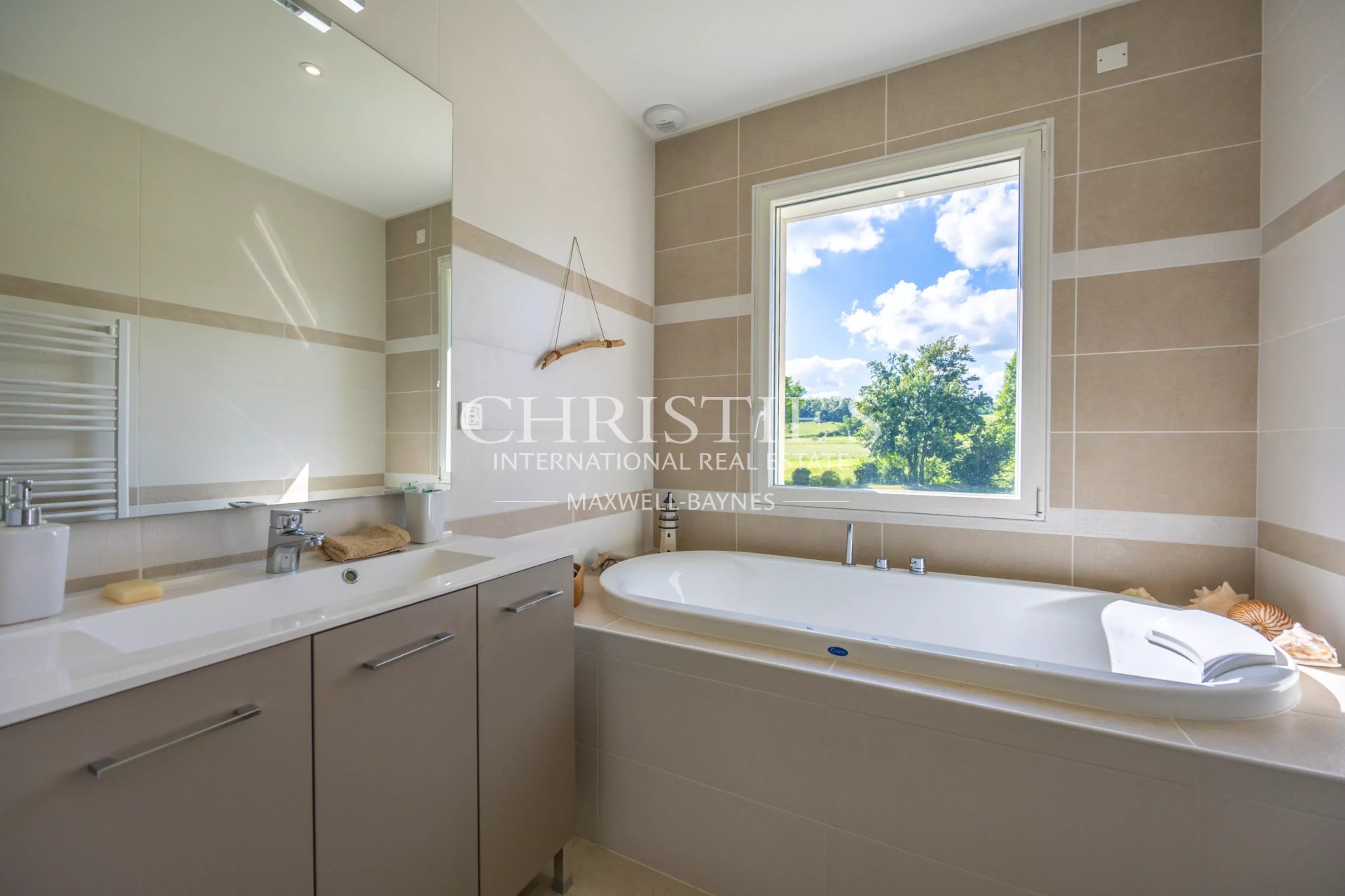 4 Bedroom Villa/Townhouse's Image 9