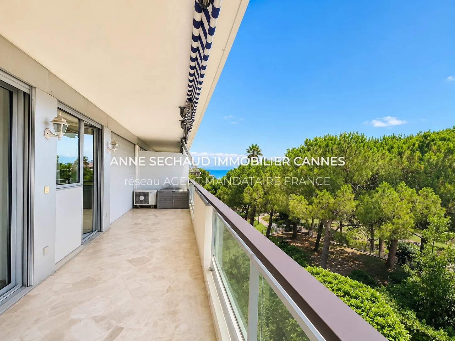EXCLUSIVITÉ – CANNES, PLAGES DU MIDI – SUPERBE 2 PIÈCES EN FRONT DE MER AVEC PARKING