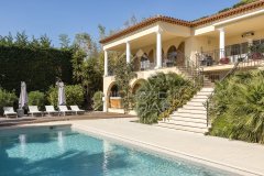 Le Rouret - villa with exceptional volumes — photo 2 of 7