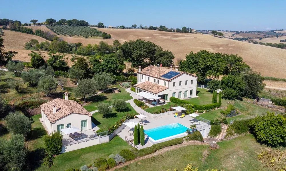 Ferme de luxe dans les Marches, Italie