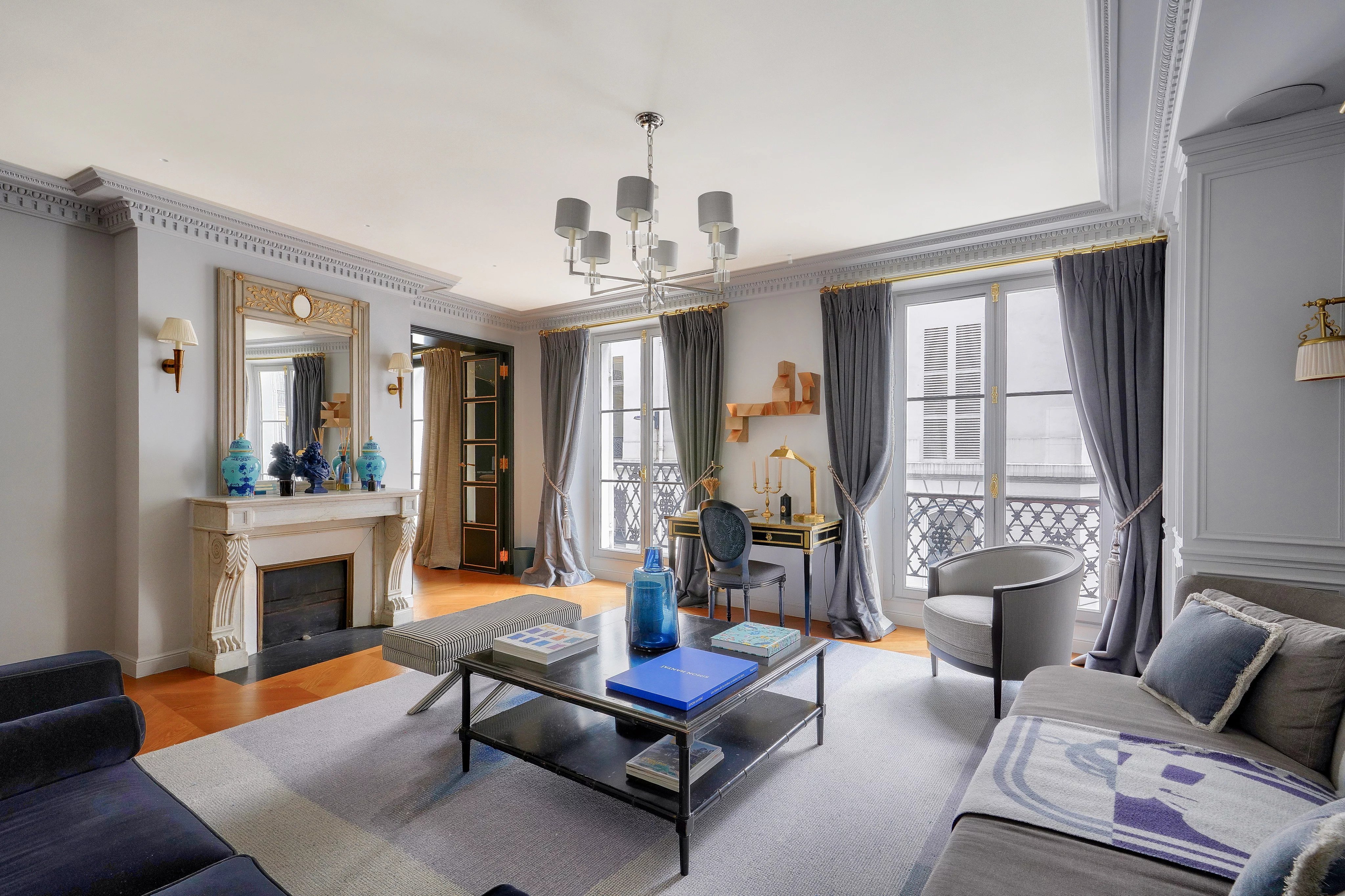 Sale Apartment Paris 8th