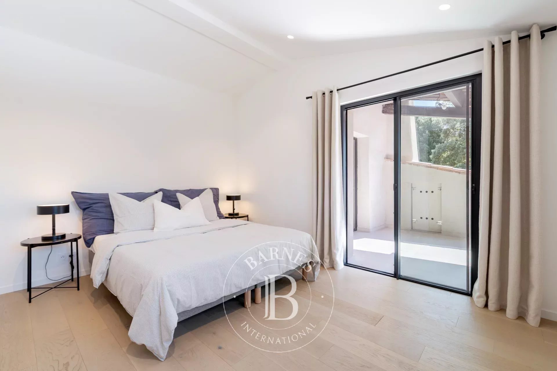 Villa Roquefort-les-Pins - picture 18