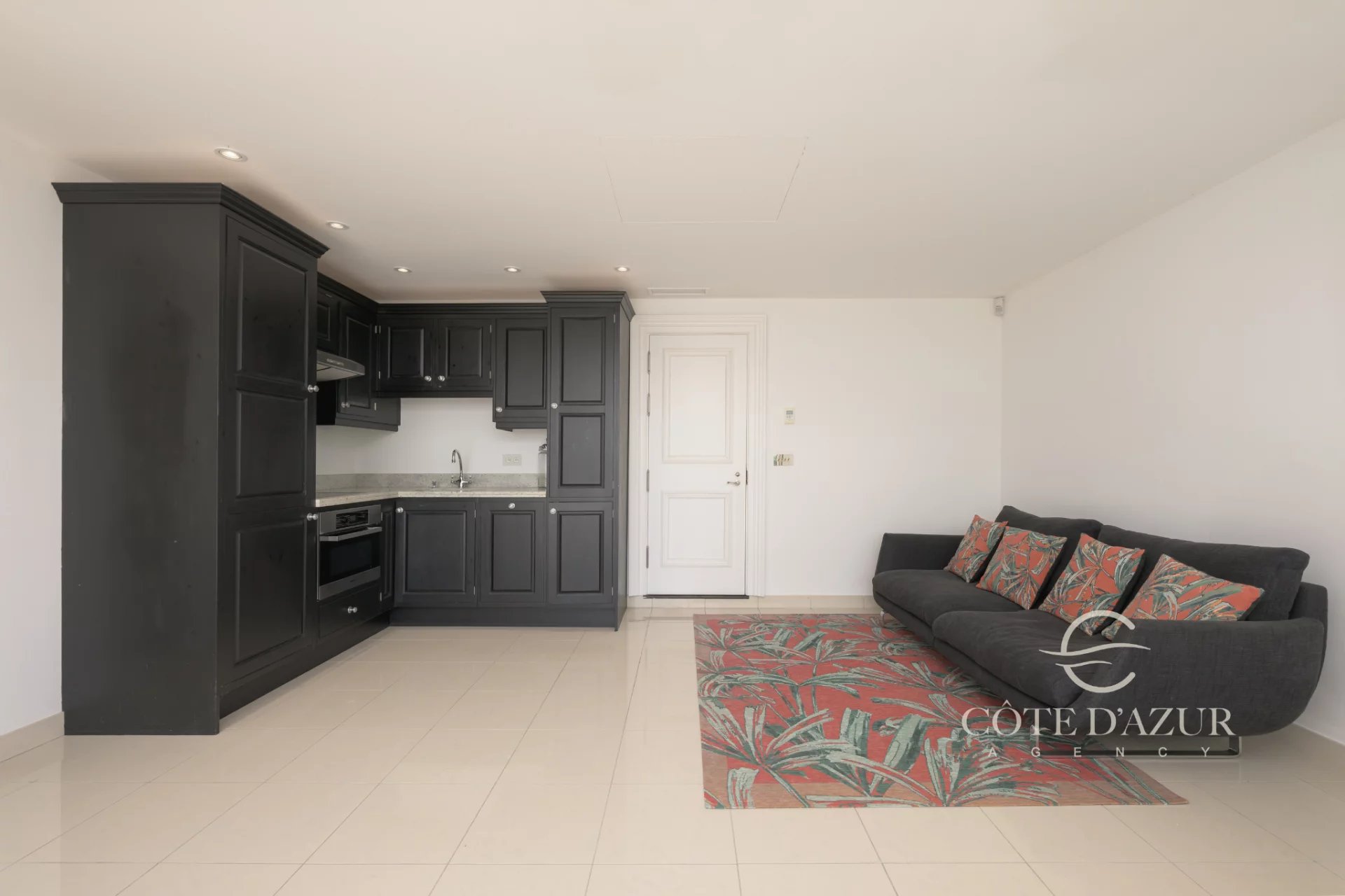 Exceptional property with panoramic sea views 34