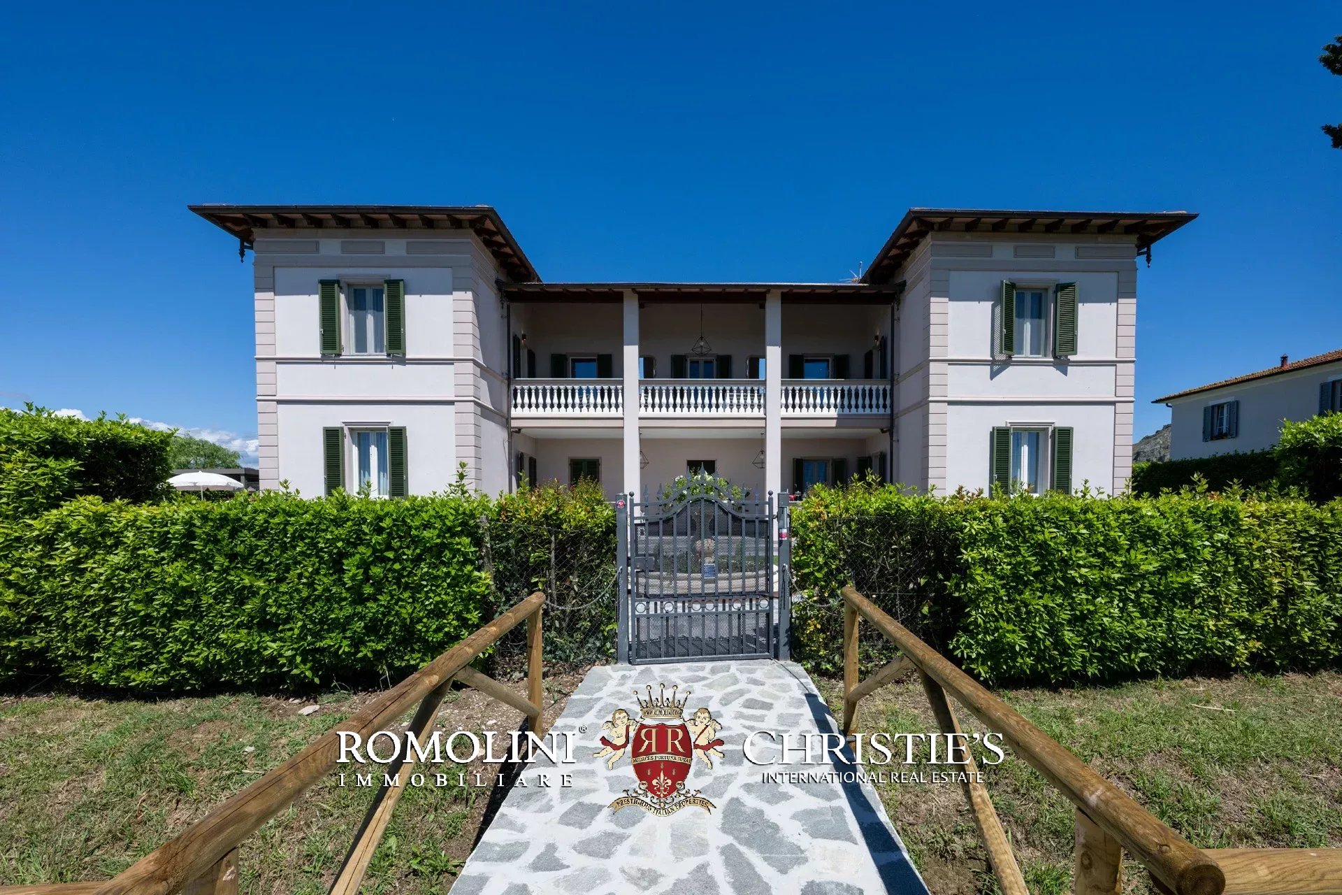 6 Bedroom Villa/Townhouse's Image 12