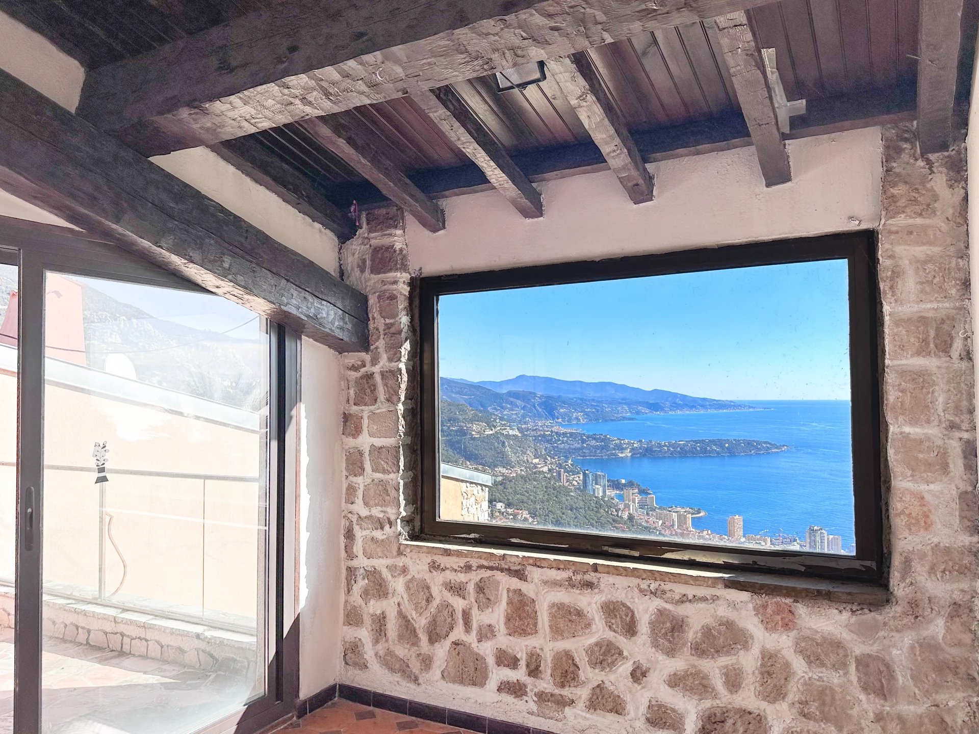 LA TURBIE: Semi-detached 4/5 room house, garage, sea view.