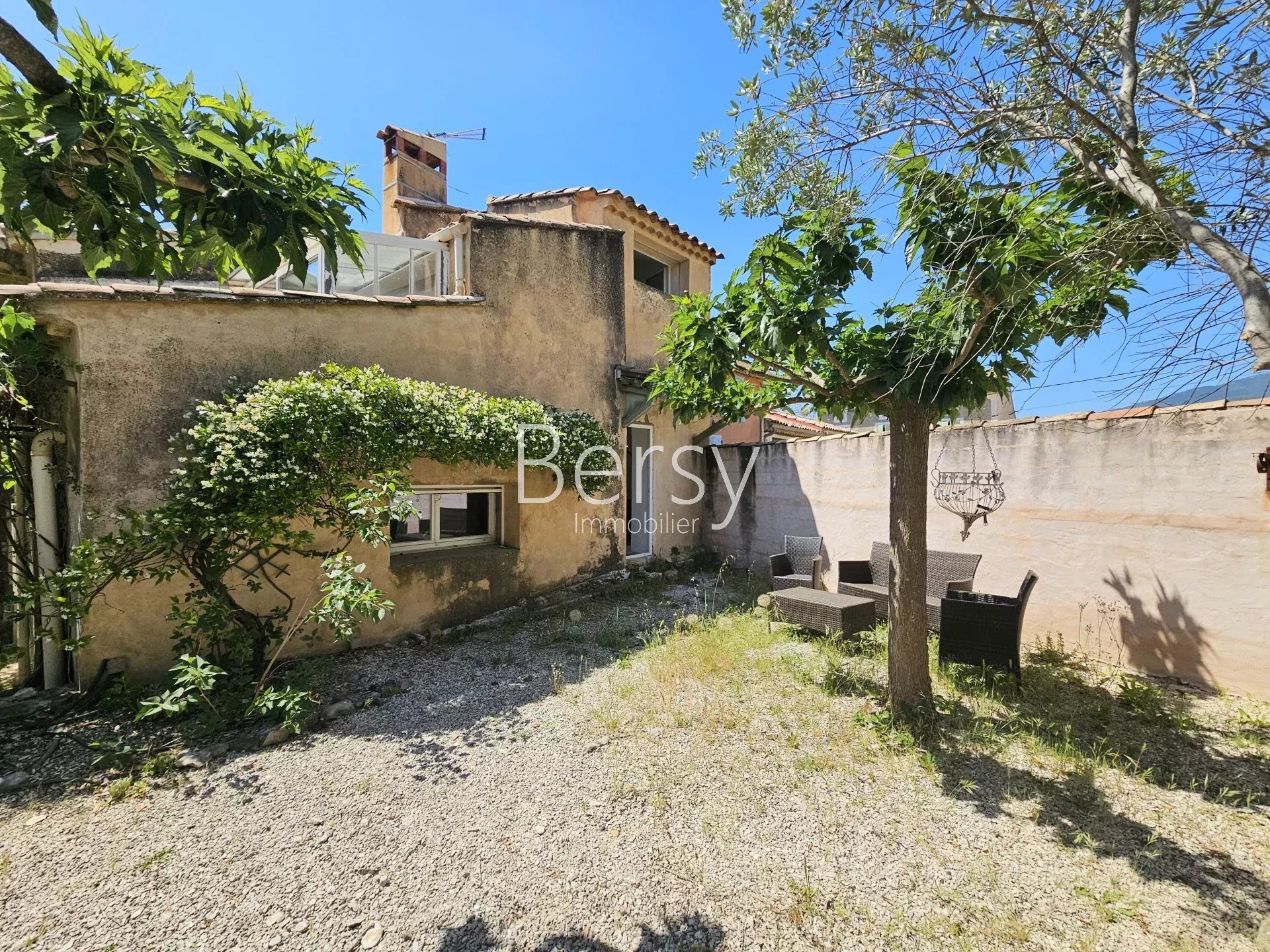 MAISON PROVENÇALE & STUDIO INDEPENDANT - JARDIN - VERANDA - BALCON - POELLE