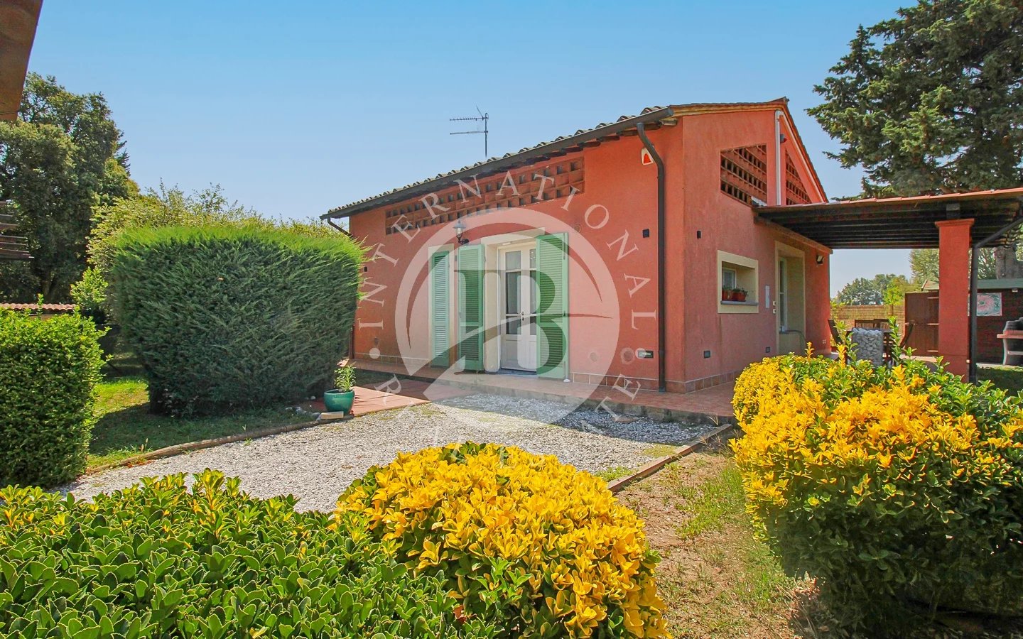 Villa in Mezzana - Image 4