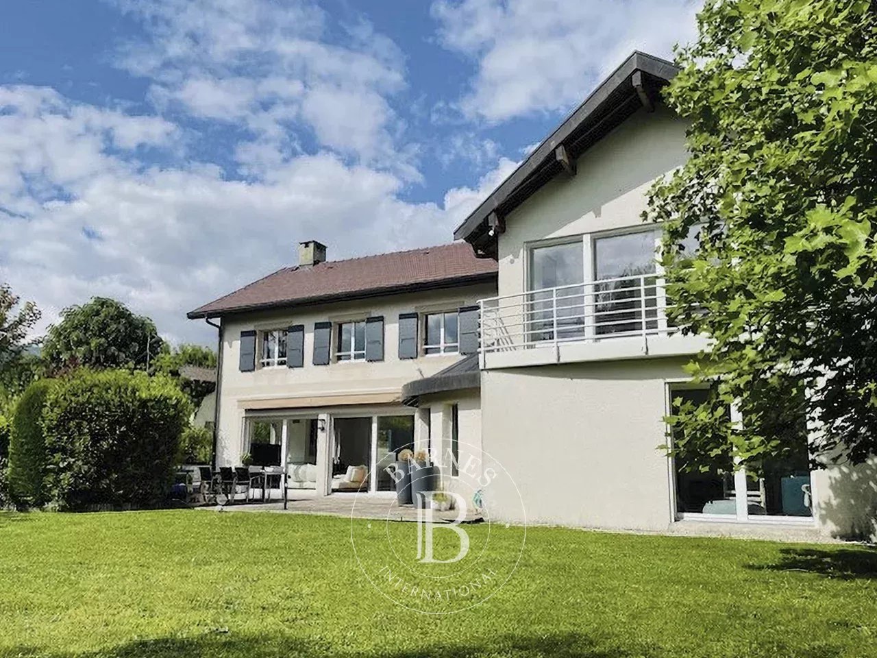 BARNES Pays de Gex - DIVONNE-LES-BAINS - RESIDENTIAL NEIGHBORHOOD - FAMILY VILLA - BRIGHT AND RENOVATED