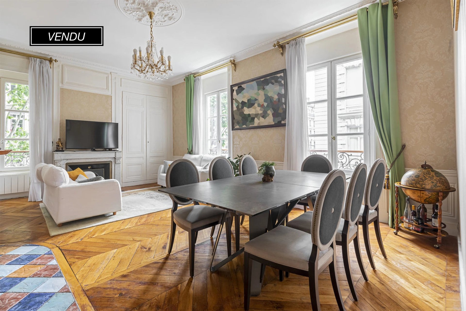 Salle à manger Lustre Parquet Cheminée