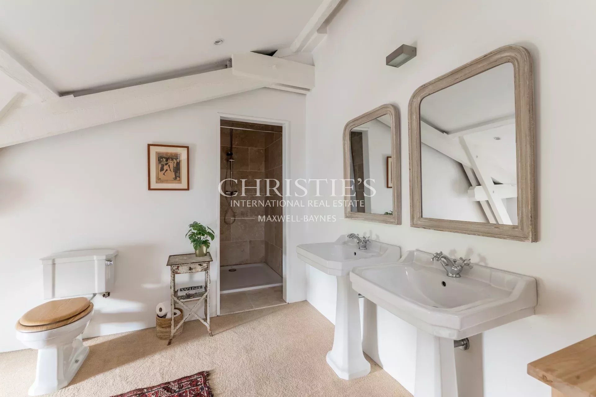 7 Bedroom Villa/Townhouse's Image 30