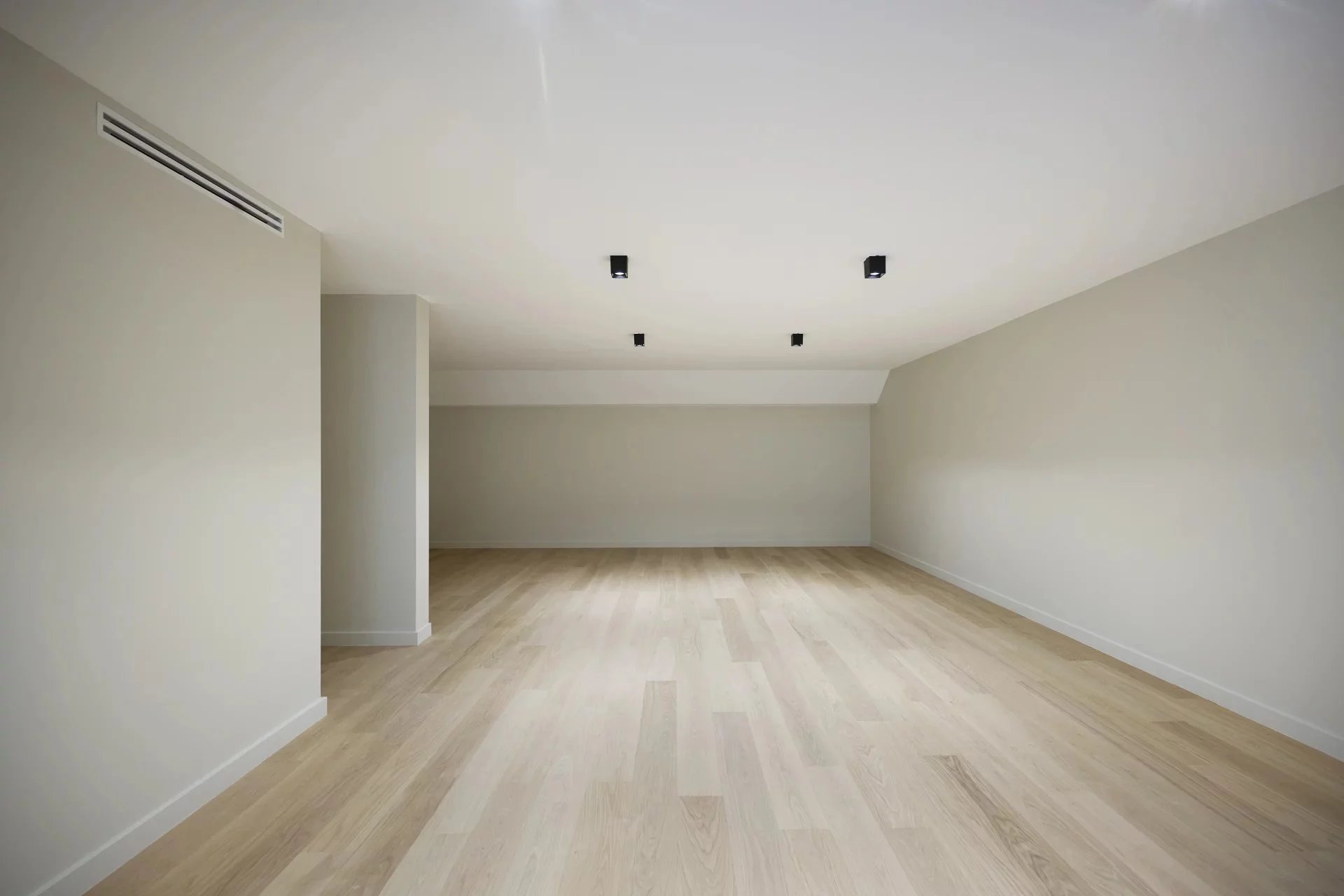 LUXUEUSE VILLA CONTEMPORAINE NEUVE - CAP D'ANTIBES