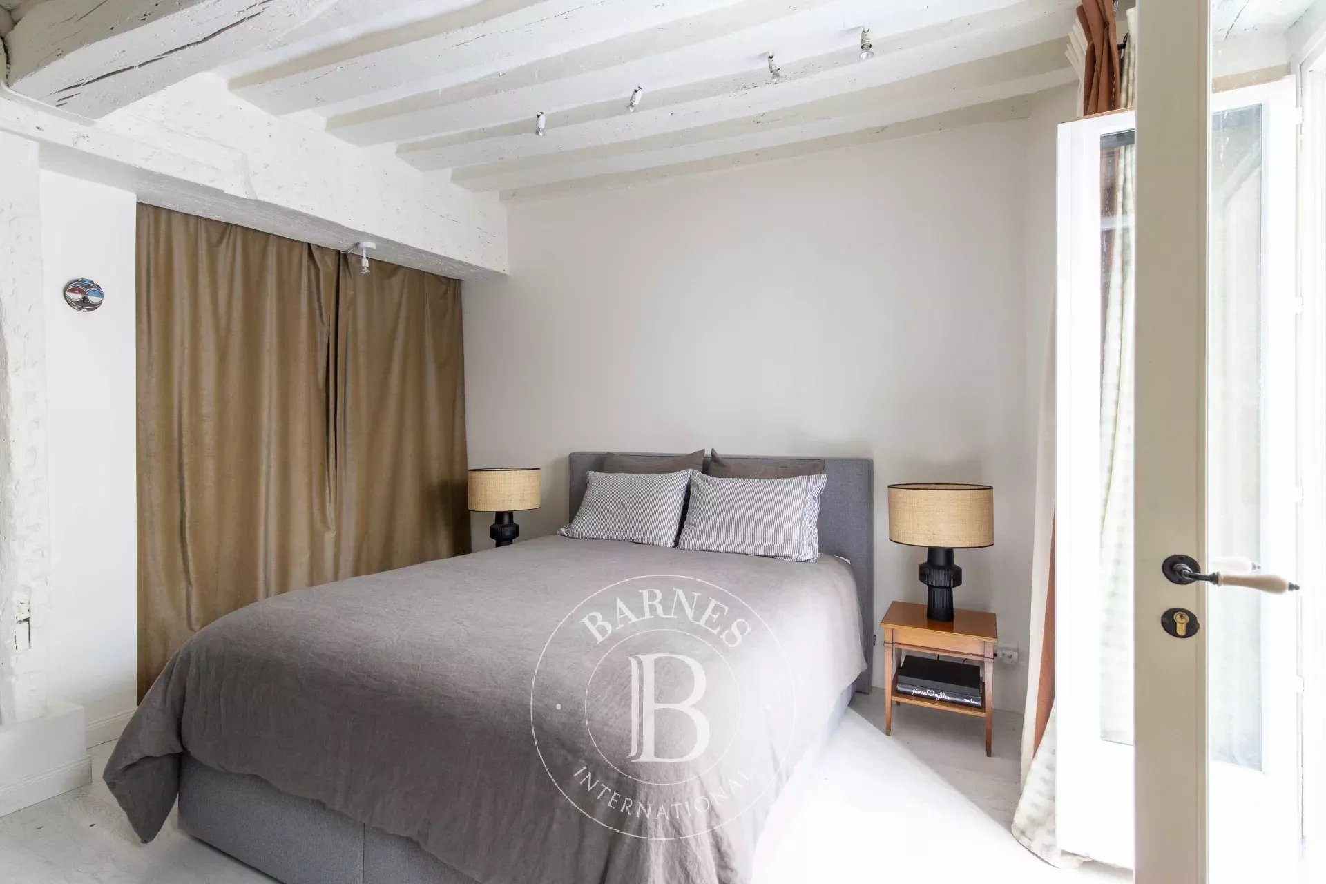 Daire Paris 3ème - picture 5