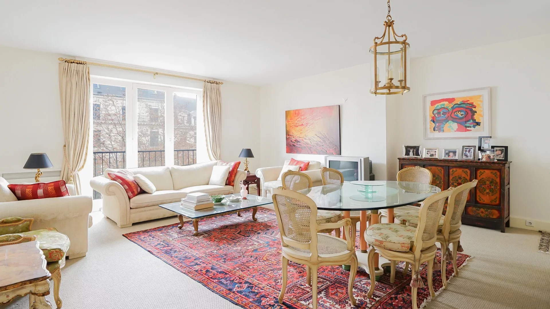 Paris 8e - AVENUE MONTAIGNE