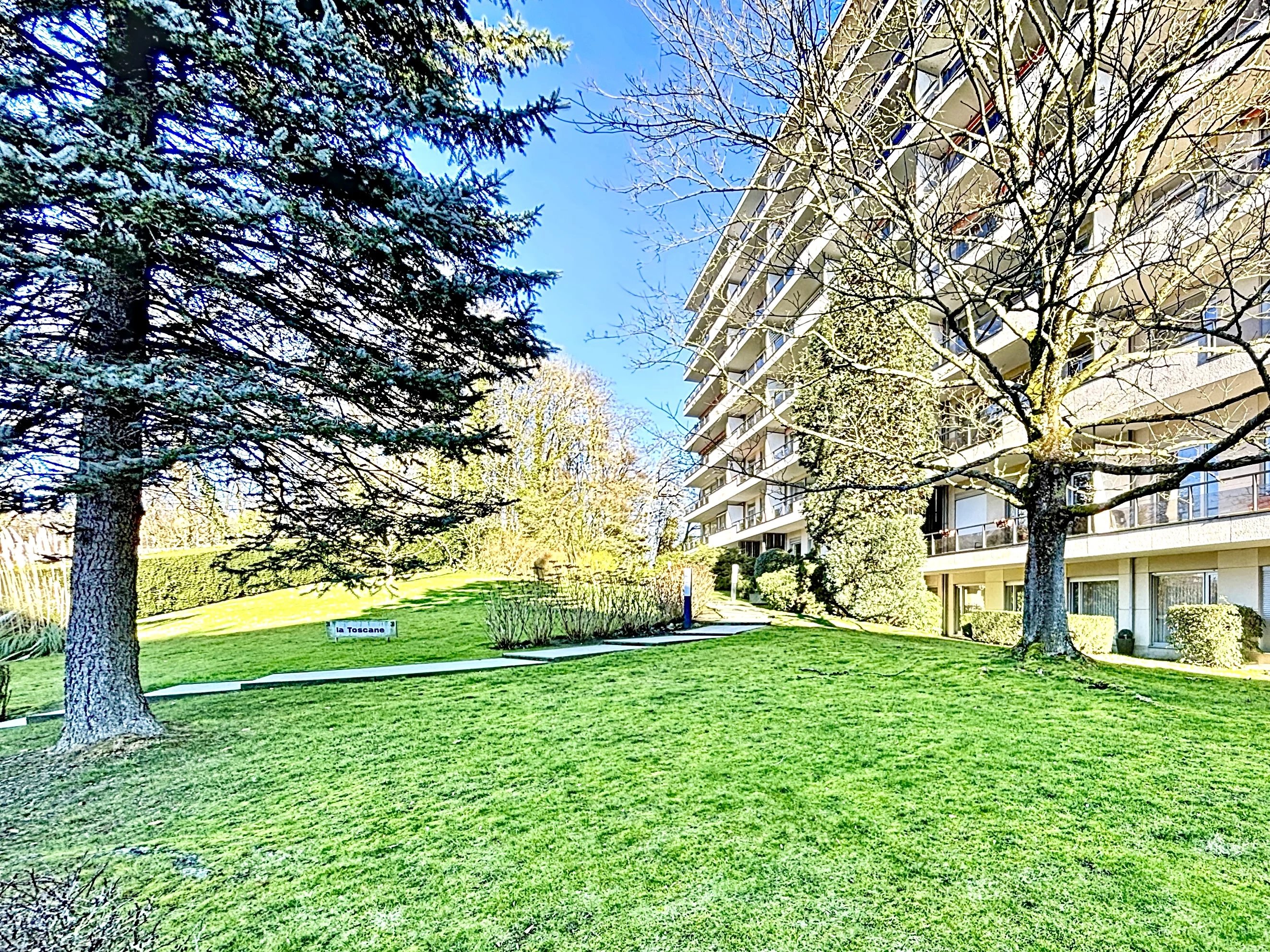 Appartement 3 chambres, terrasses, 2 garages