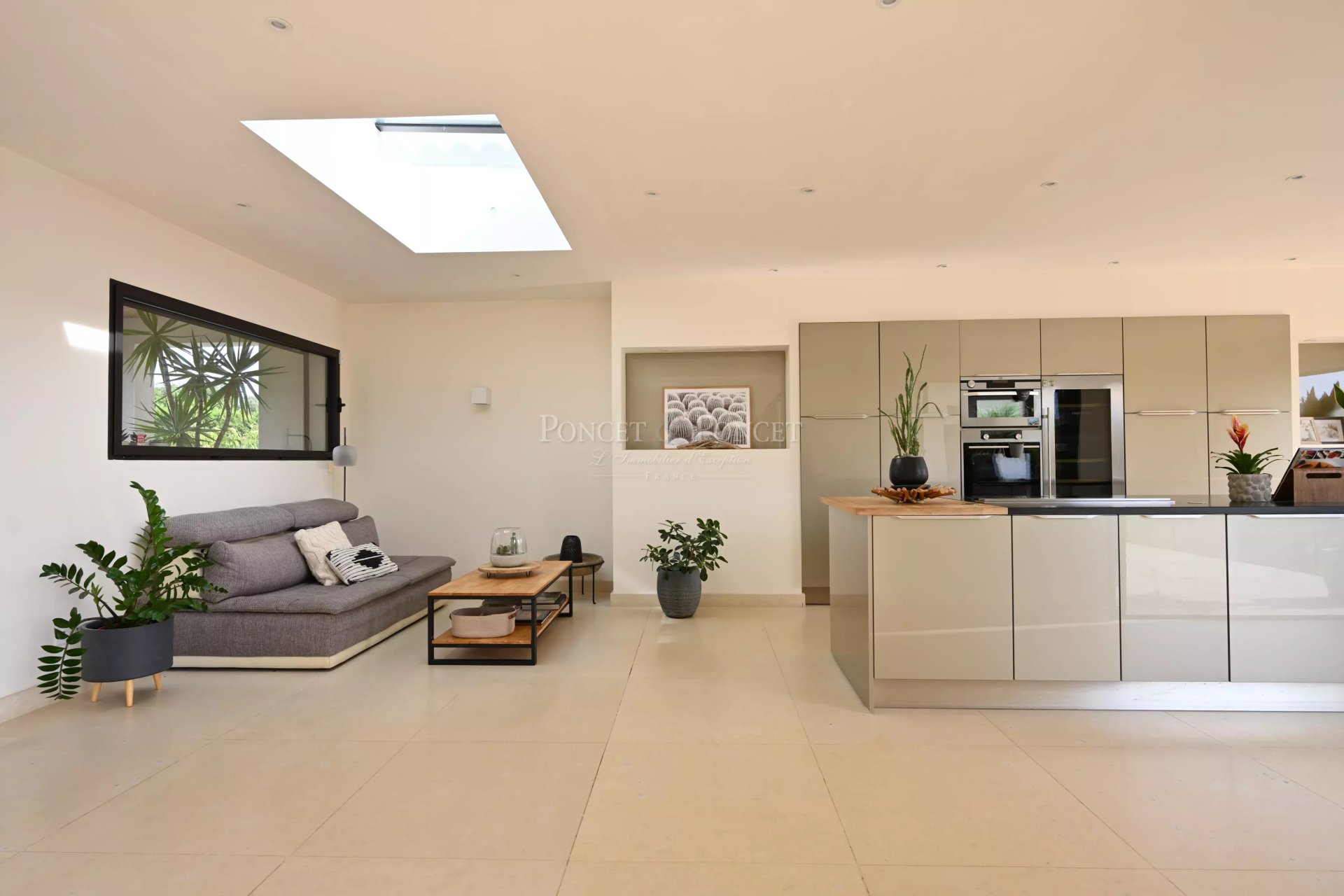 5 Bedroom Villa/Townhouse's Image 6