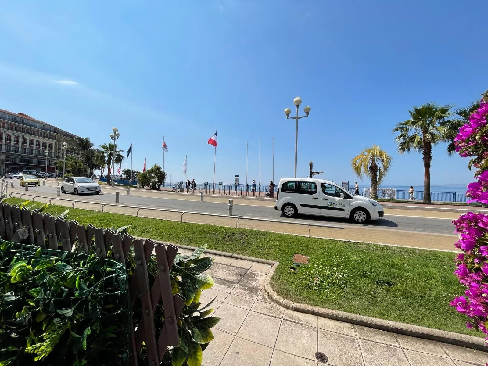 MAISON NICE / TERRASSE/ ACCES MER / REZ-DE-JARDIN