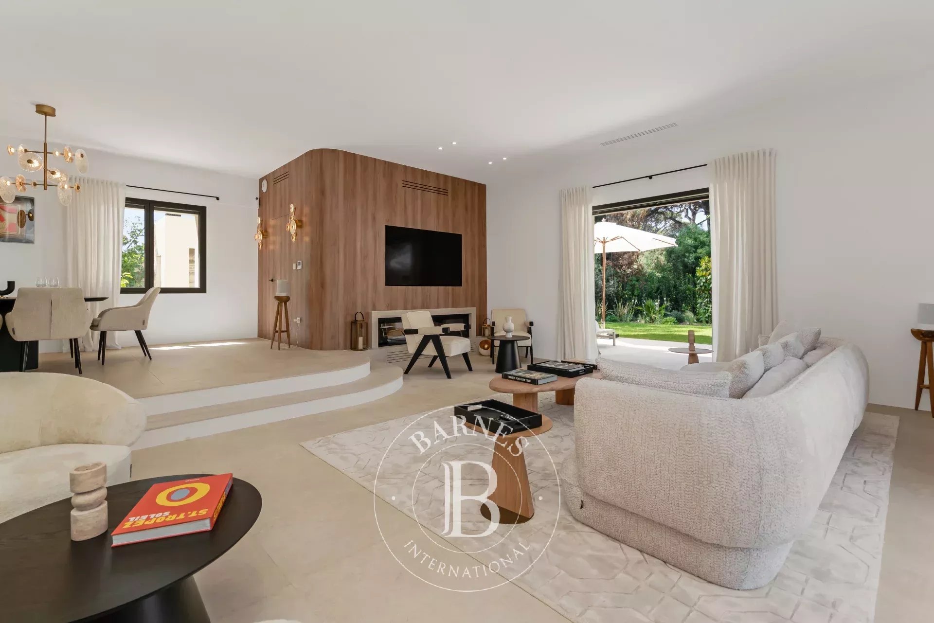 SAINT-TROPEZ – CLOSE TO VILLAGE – RENOVATED HOUSE WITH 5 BEDROOMS AND POOL - picture 8