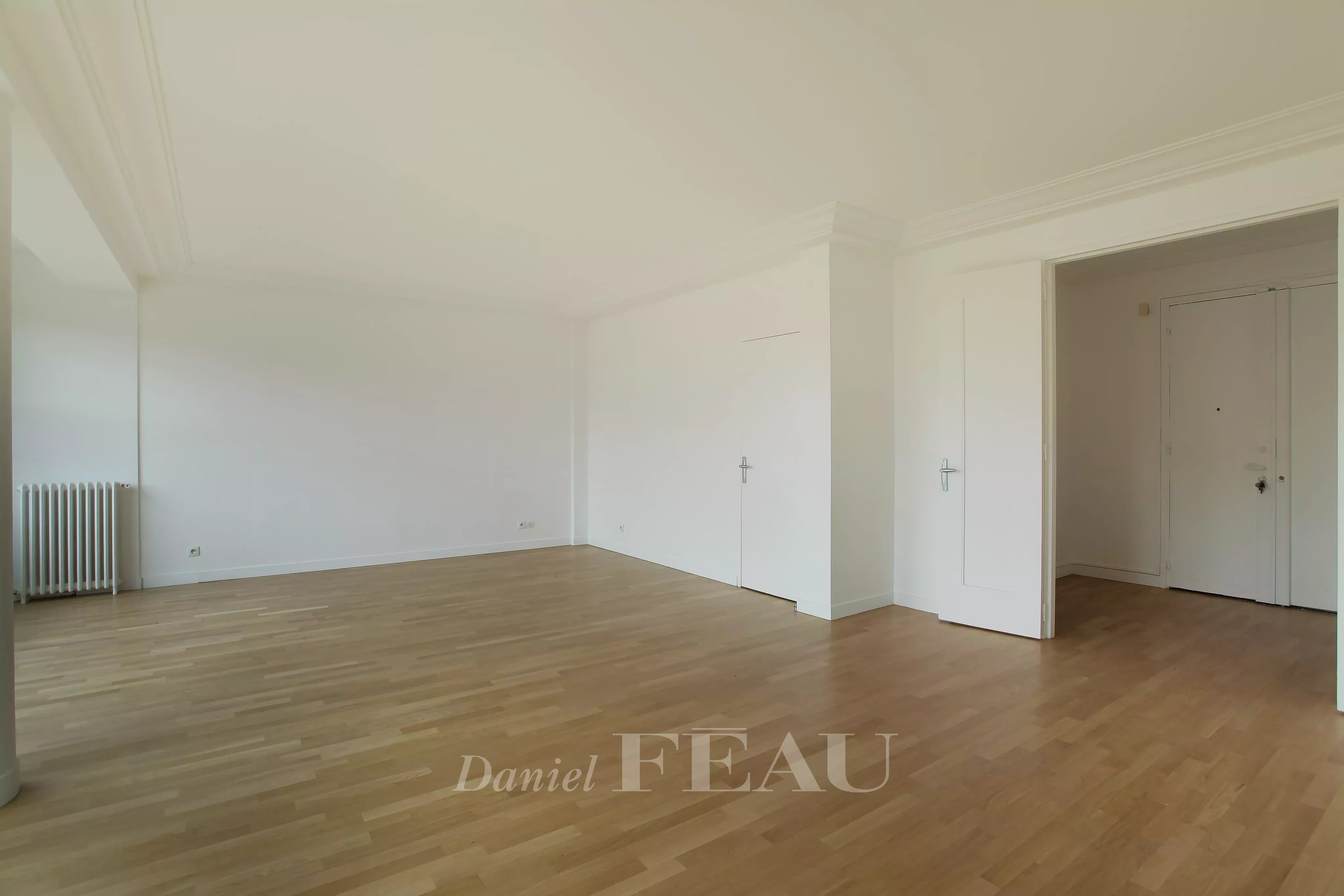 Sale Apartment Paris 8th