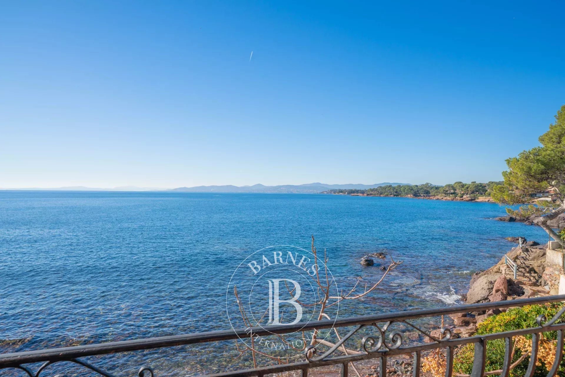 Villa Saint-Raphaël - picture 1