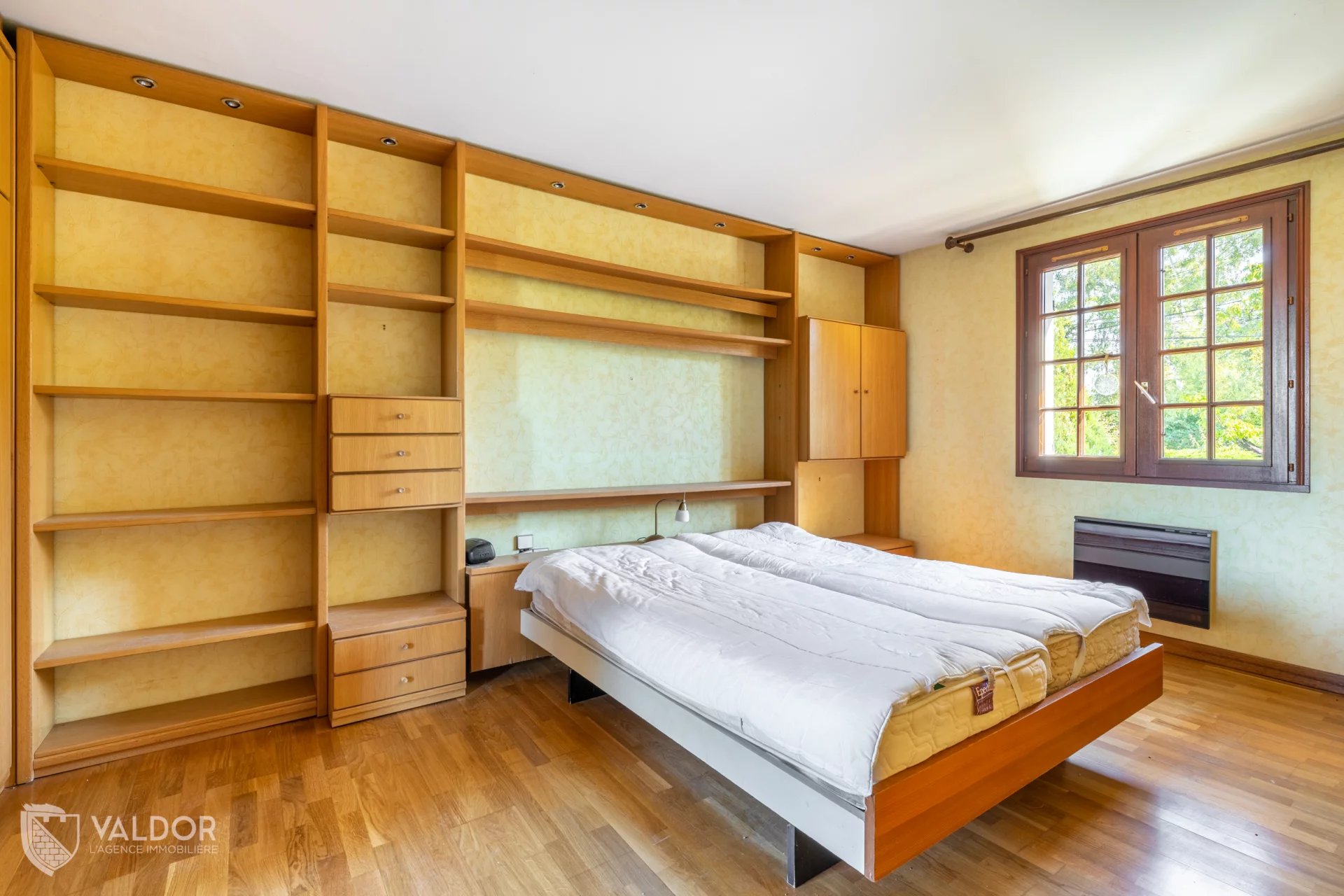 Maison 7 pièces de 200 m² sur une parcelle constructible de 2 196 m²