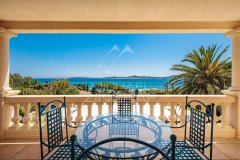 Villa with panoramic sea view over the village of Saint-Tropez — photo 5 of 7